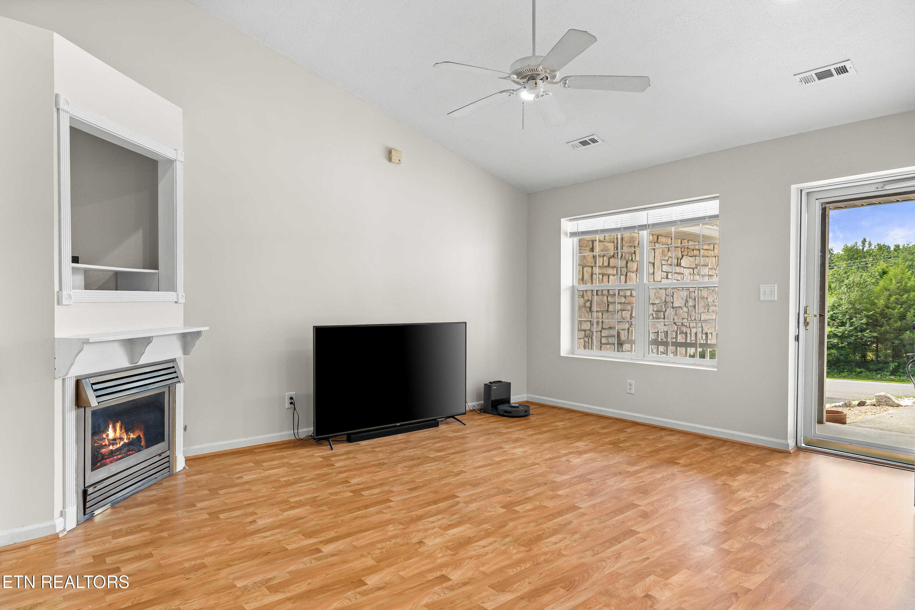90 Peartree Lane Loudon TN 37774