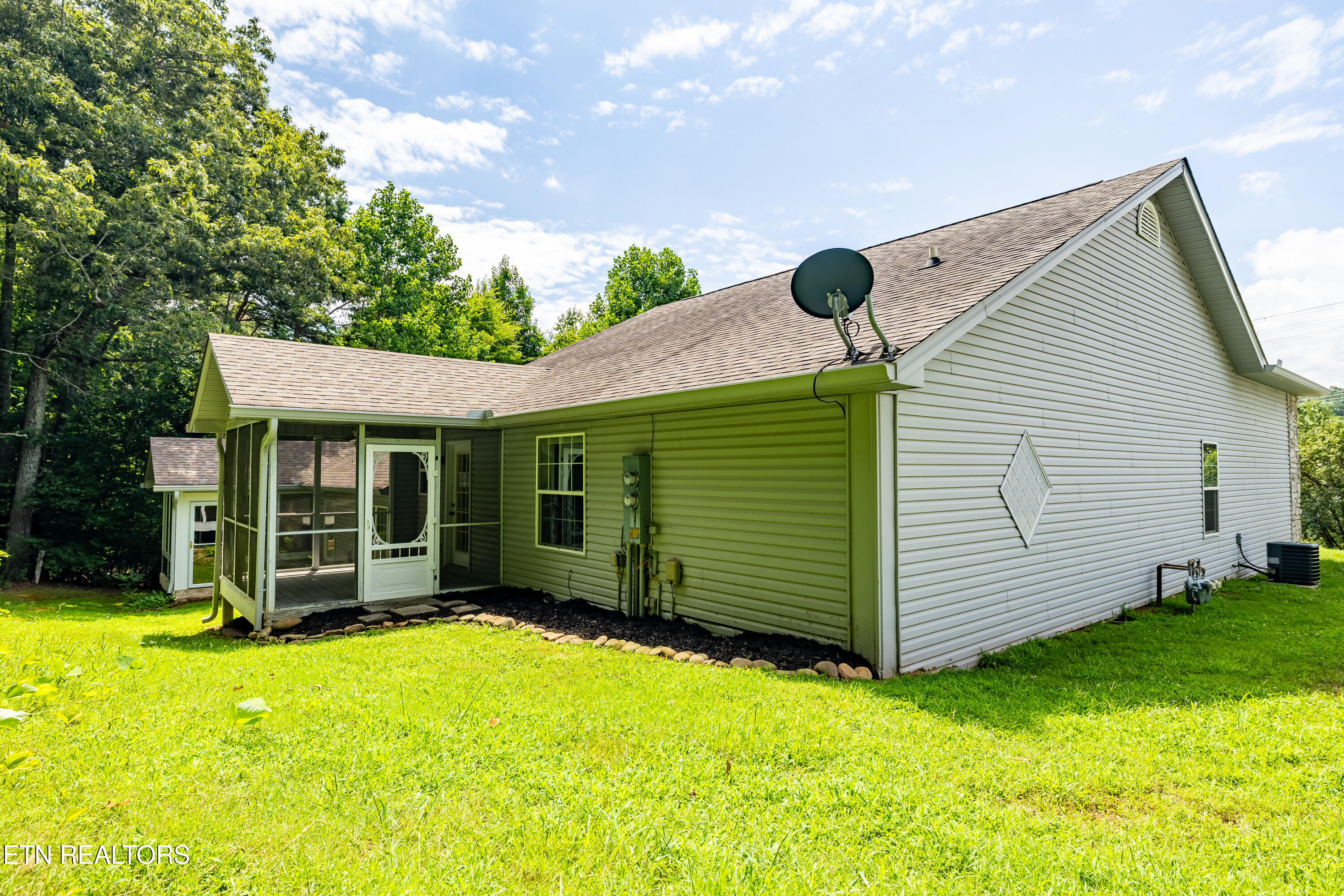 90 Peartree Lane Loudon TN 37774