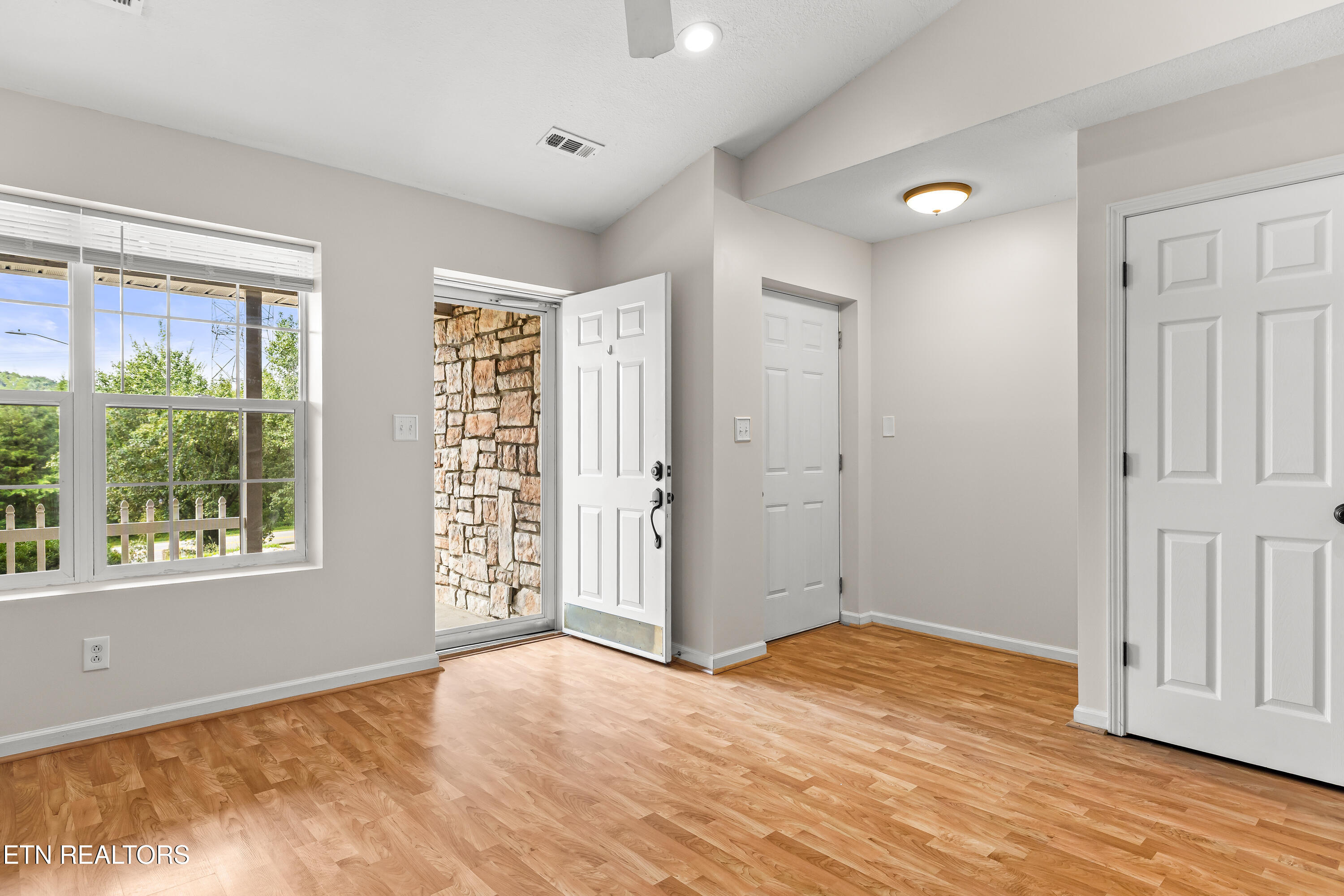 90 Peartree Lane Loudon TN 37774
