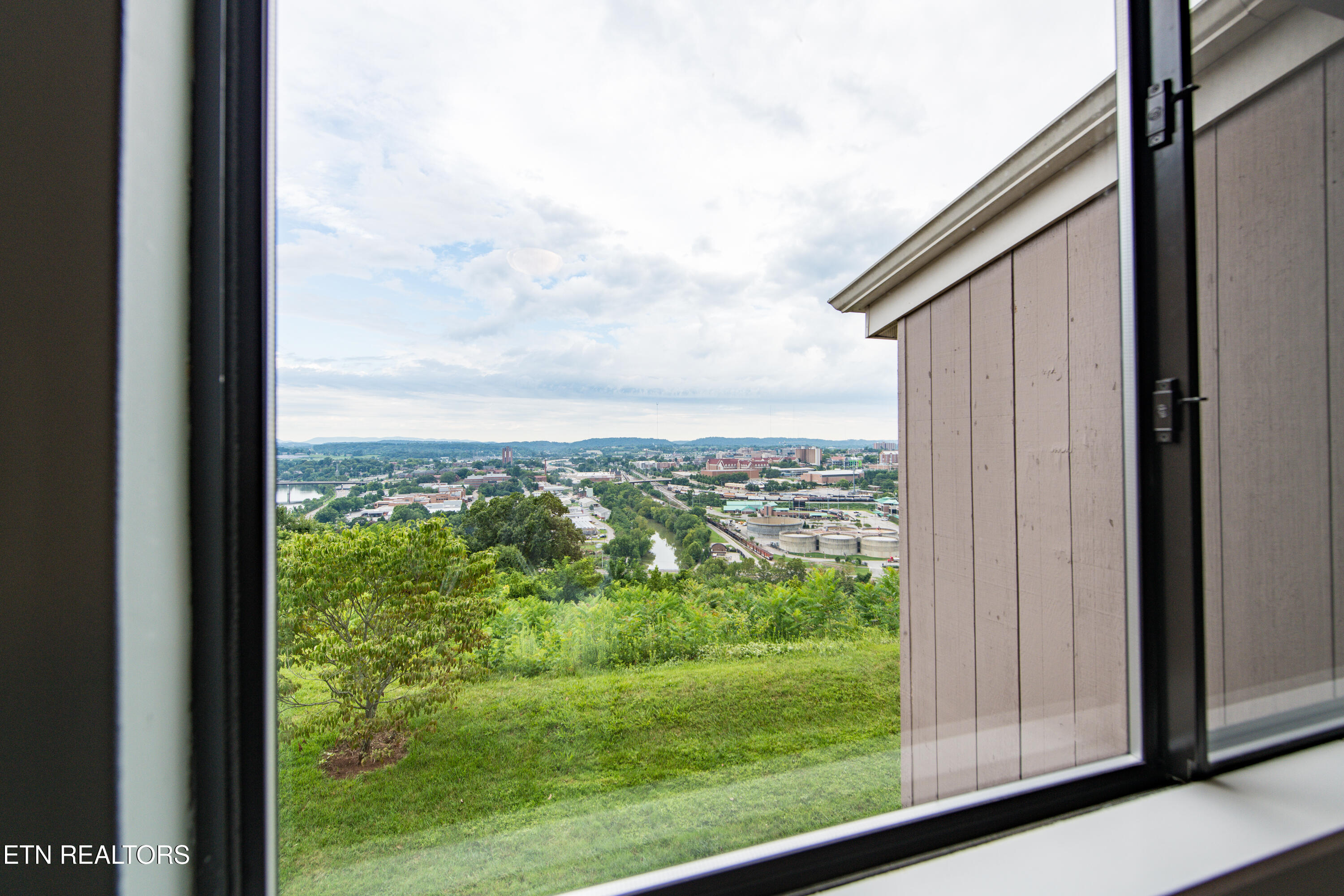 1911 Cherokee Bluff Drive Knoxville TN 37920