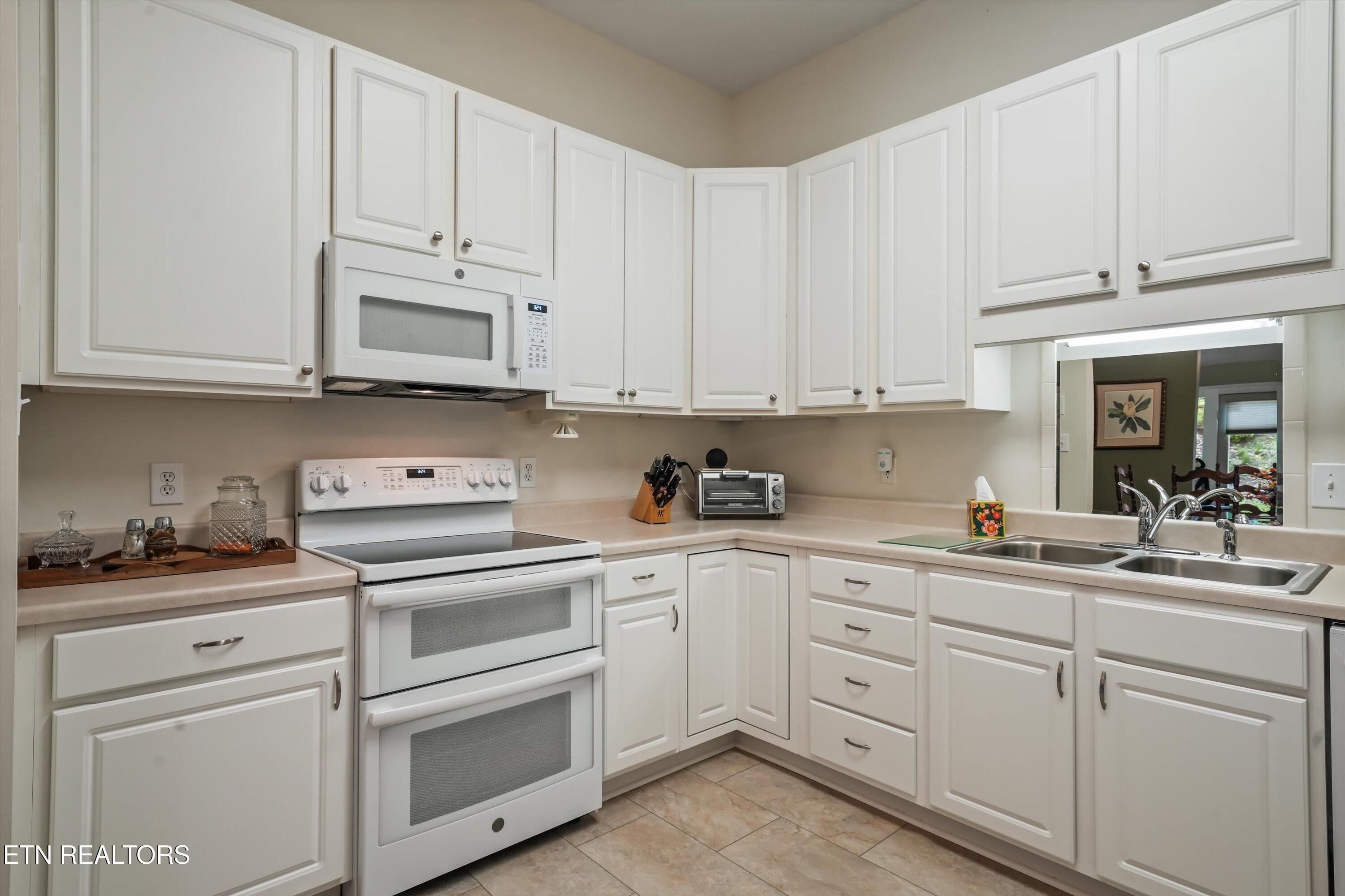 359 Paine Lake Drive Sevierville TN 37862