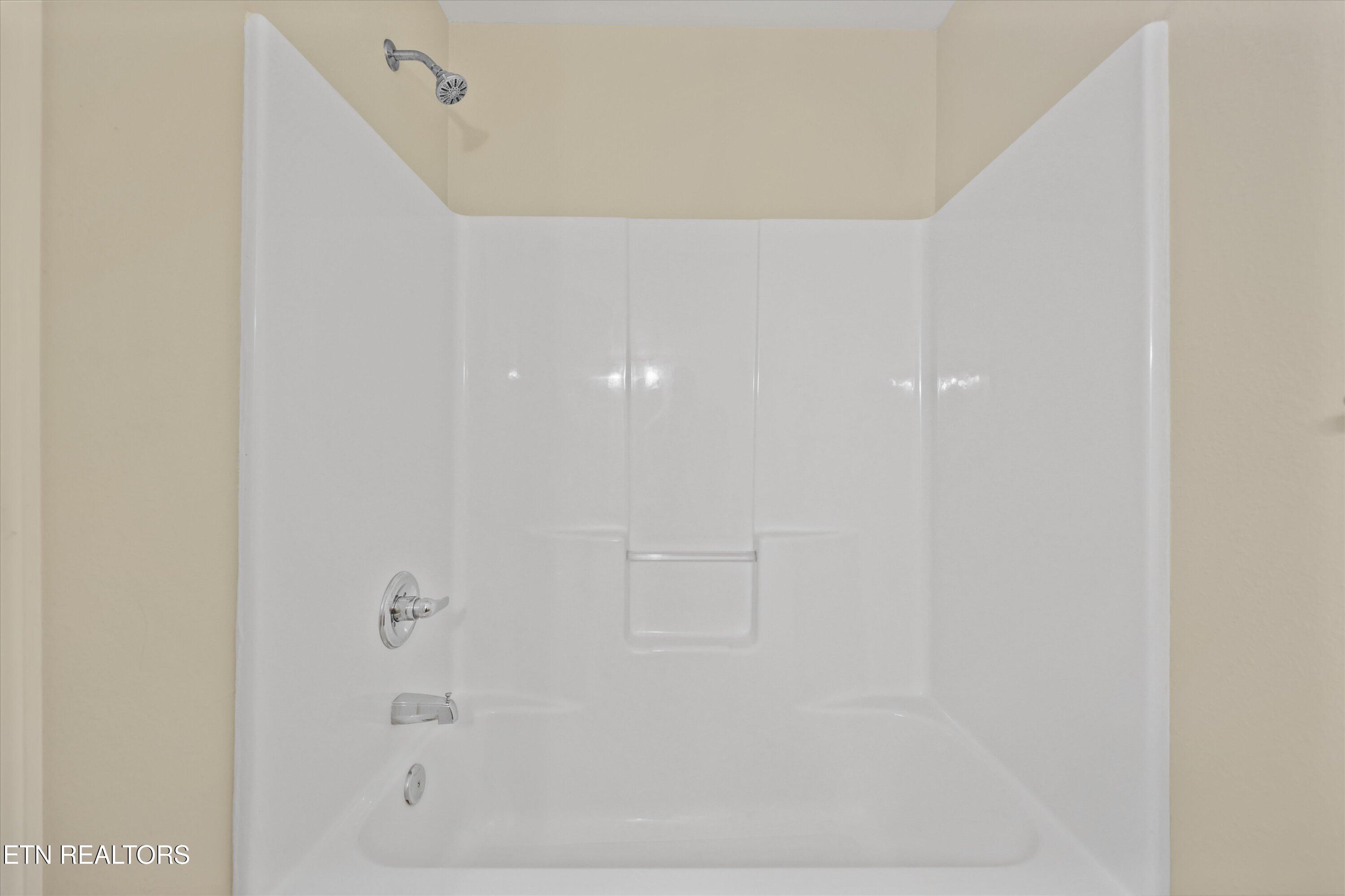 560 Meadow Walk Lane Lenoir City TN 37772