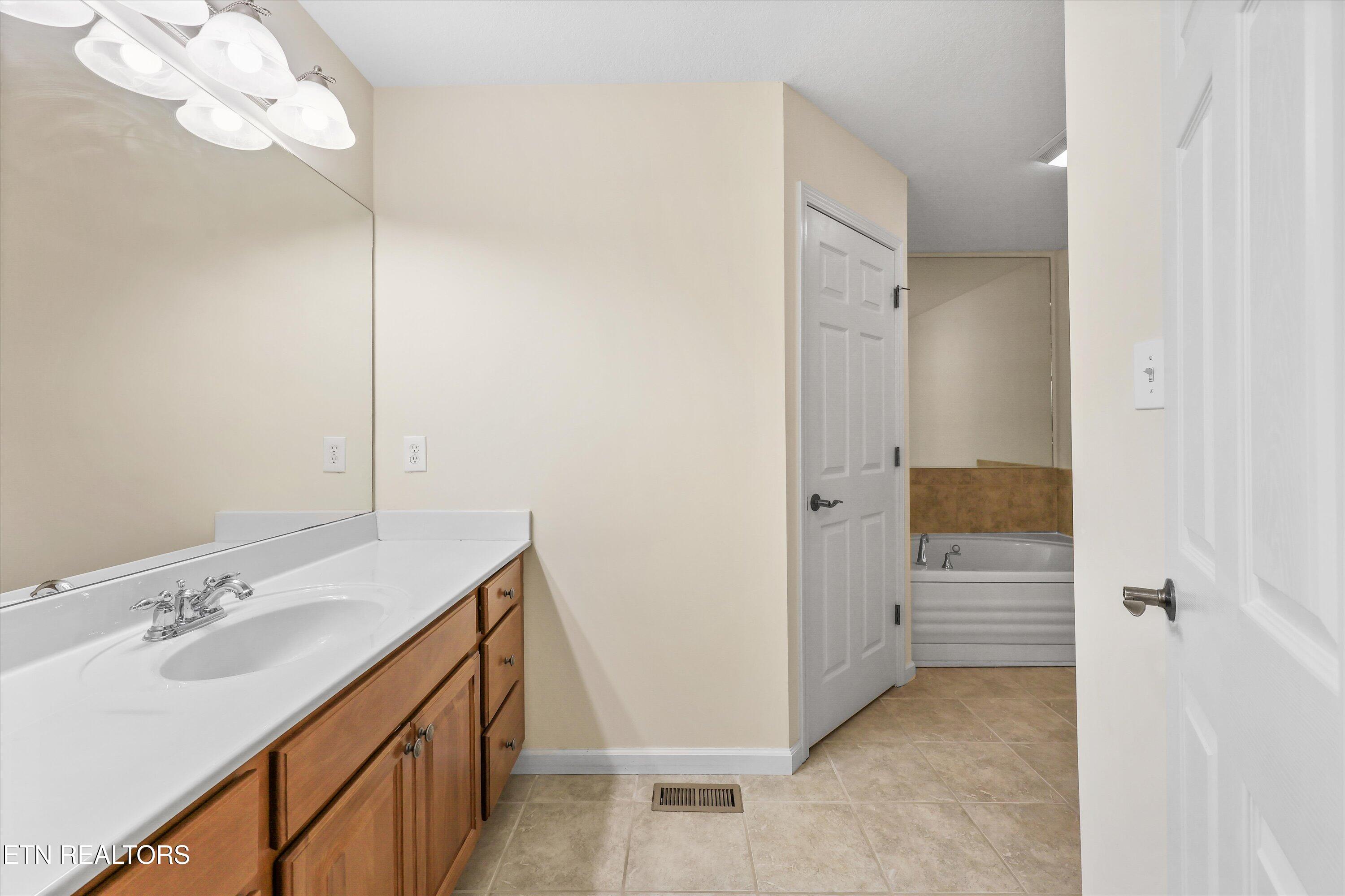 8772 Carriage House Way Knoxville TN 37923