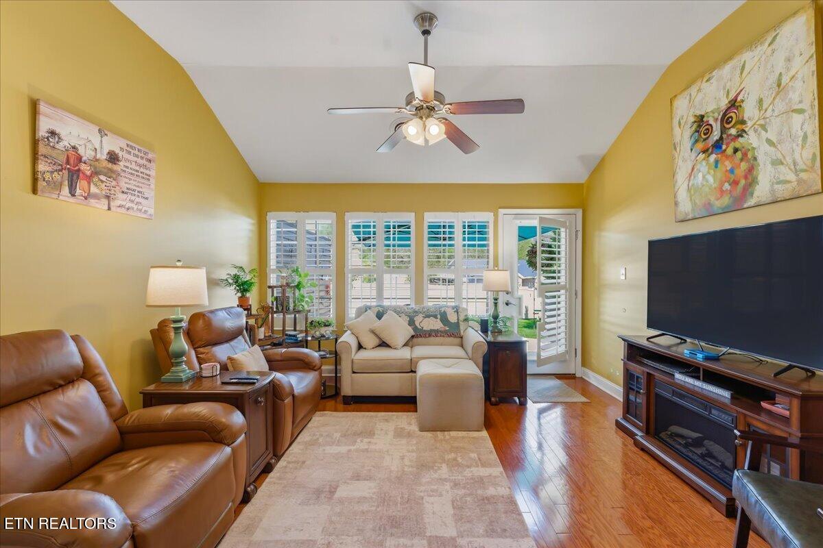 327 Glenview Circle Lenoir City TN 37771