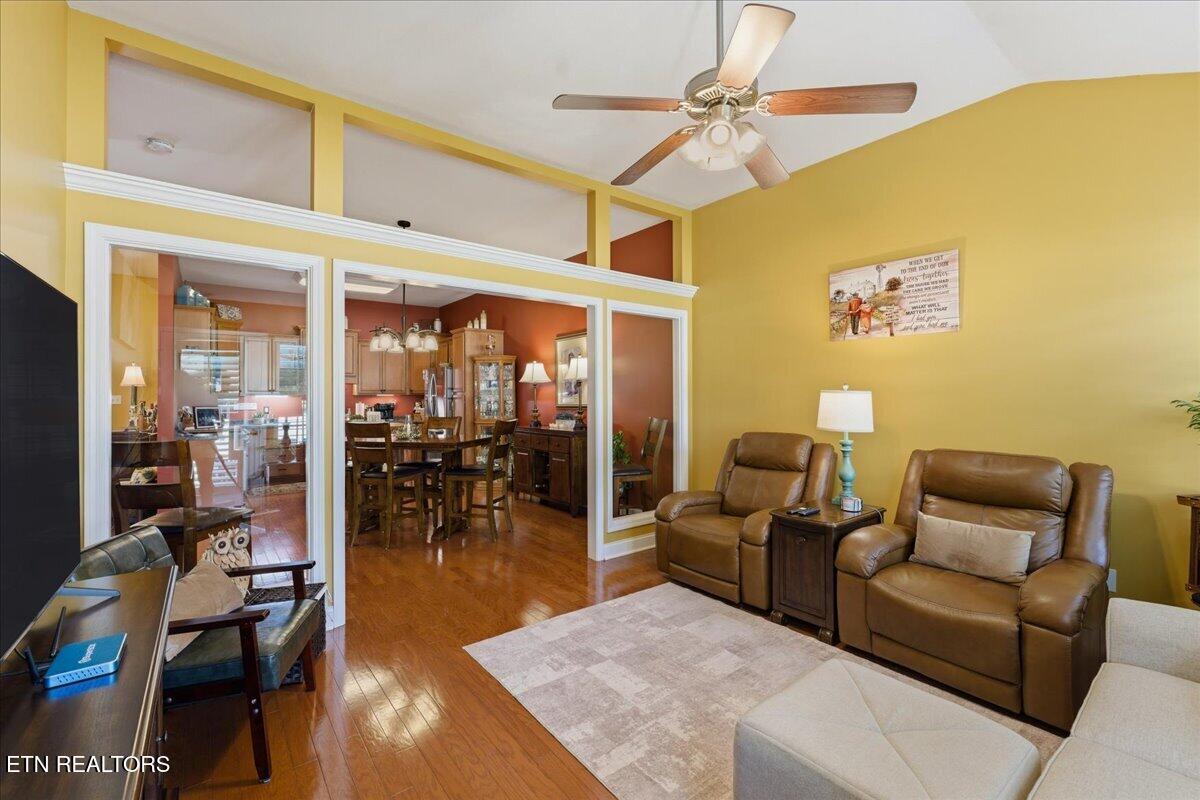327 Glenview Circle Lenoir City TN 37771
