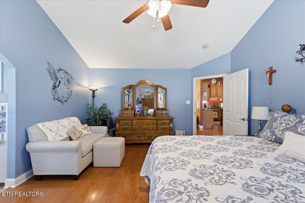 327 Glenview Circle Lenoir City TN 37771