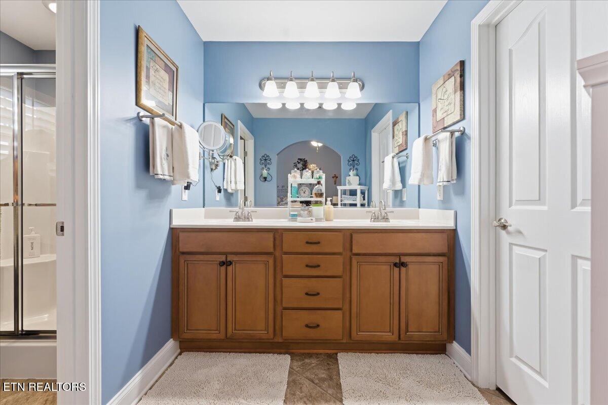 327 Glenview Circle Lenoir City TN 37771