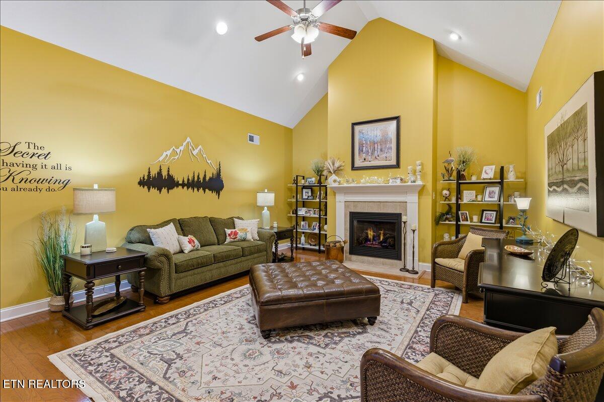 327 Glenview Circle Lenoir City TN 37771