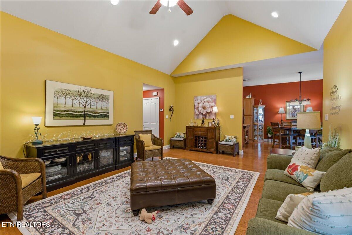 327 Glenview Circle Lenoir City TN 37771