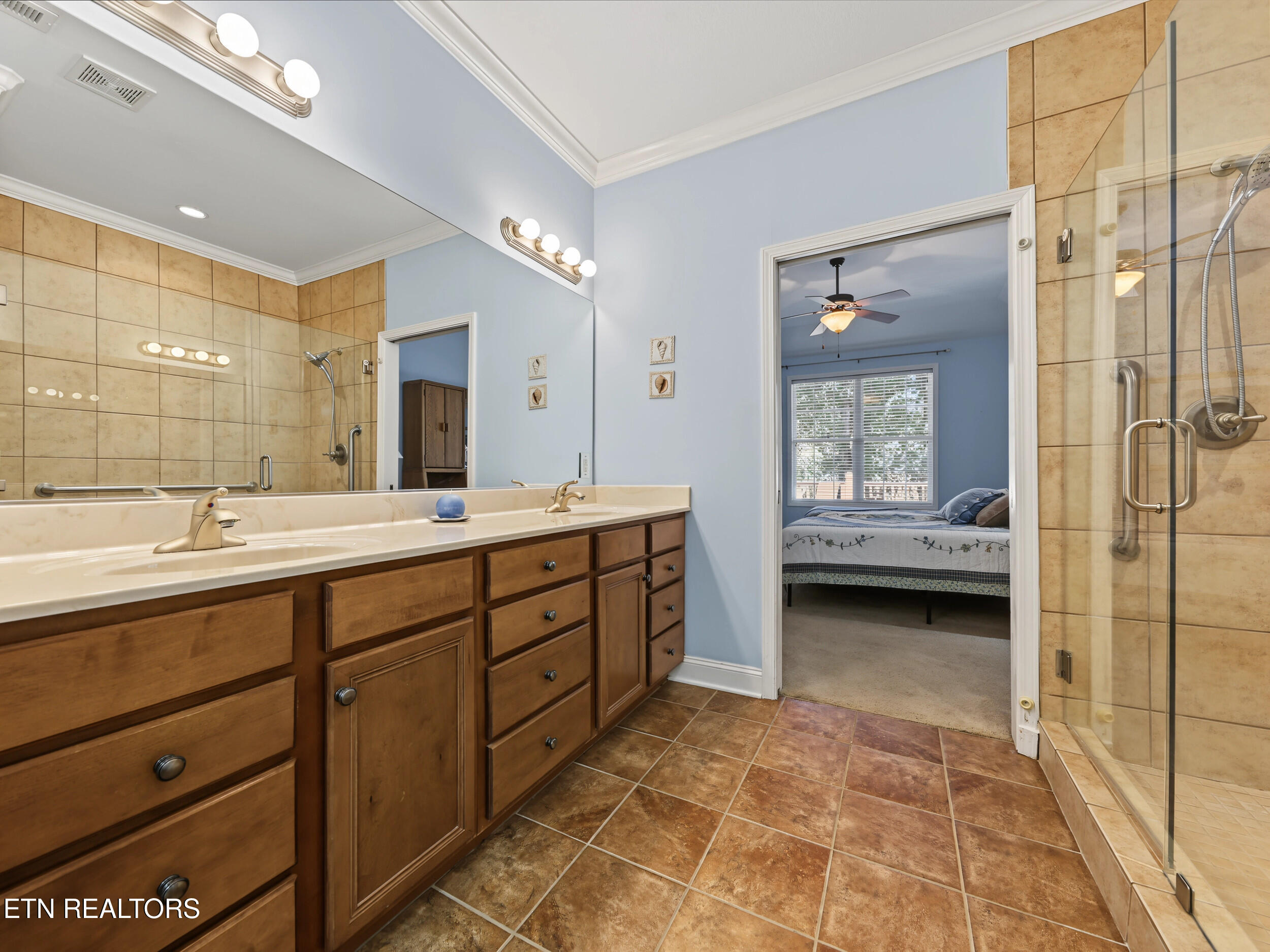 5090 Dovewood Way Knoxville TN 37918
