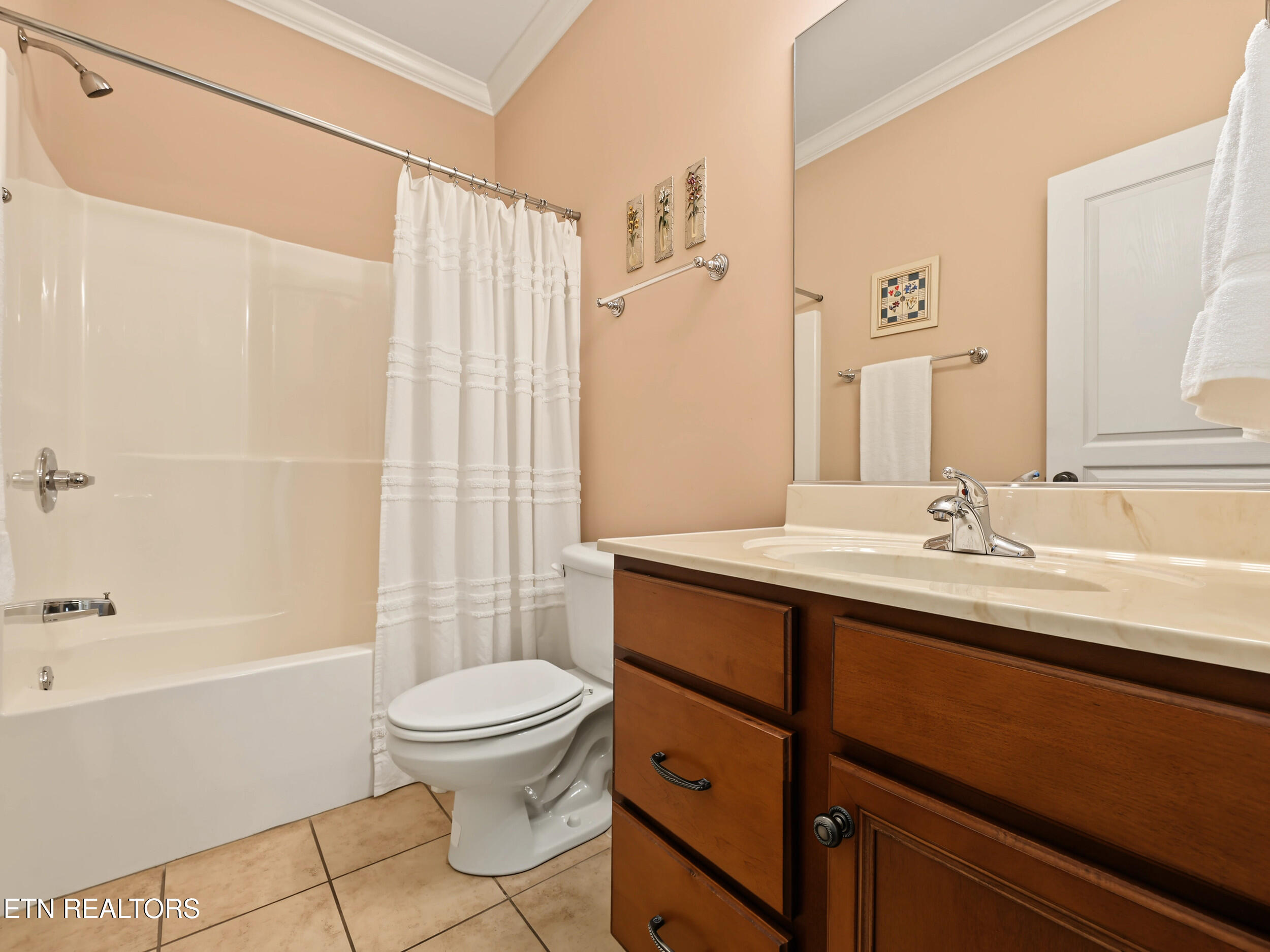 5090 Dovewood Way Knoxville TN 37918