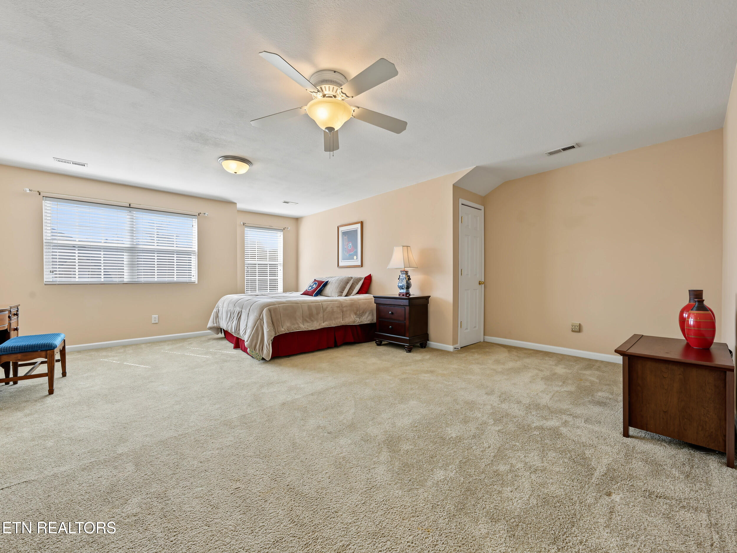 5090 Dovewood Way Knoxville TN 37918