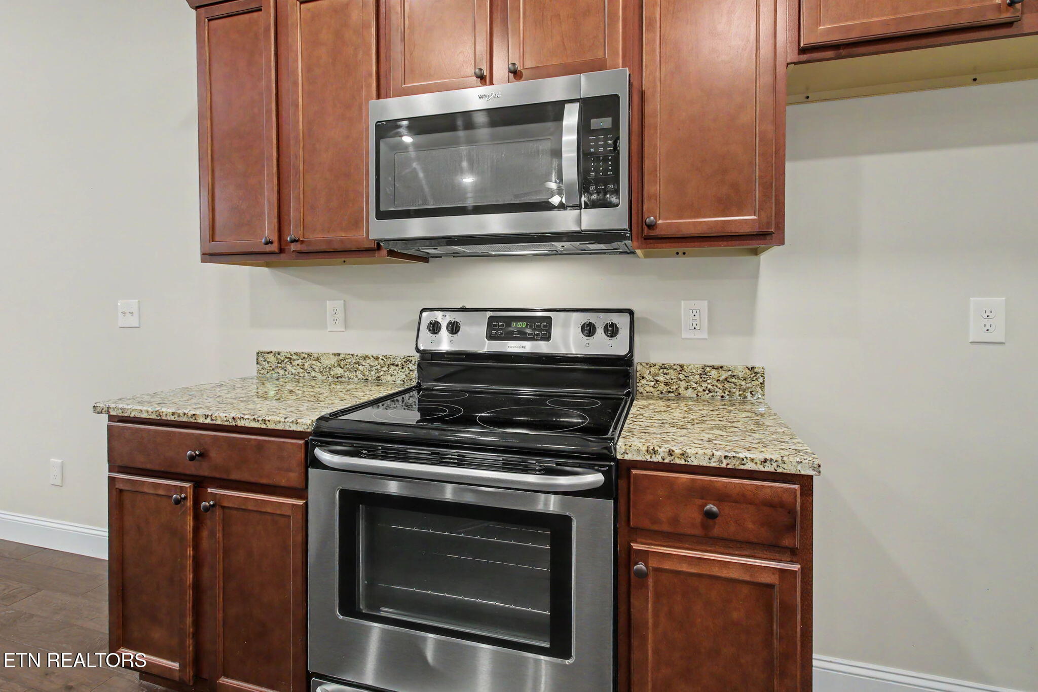 1120 Fellin View Way Sevierville TN 37876