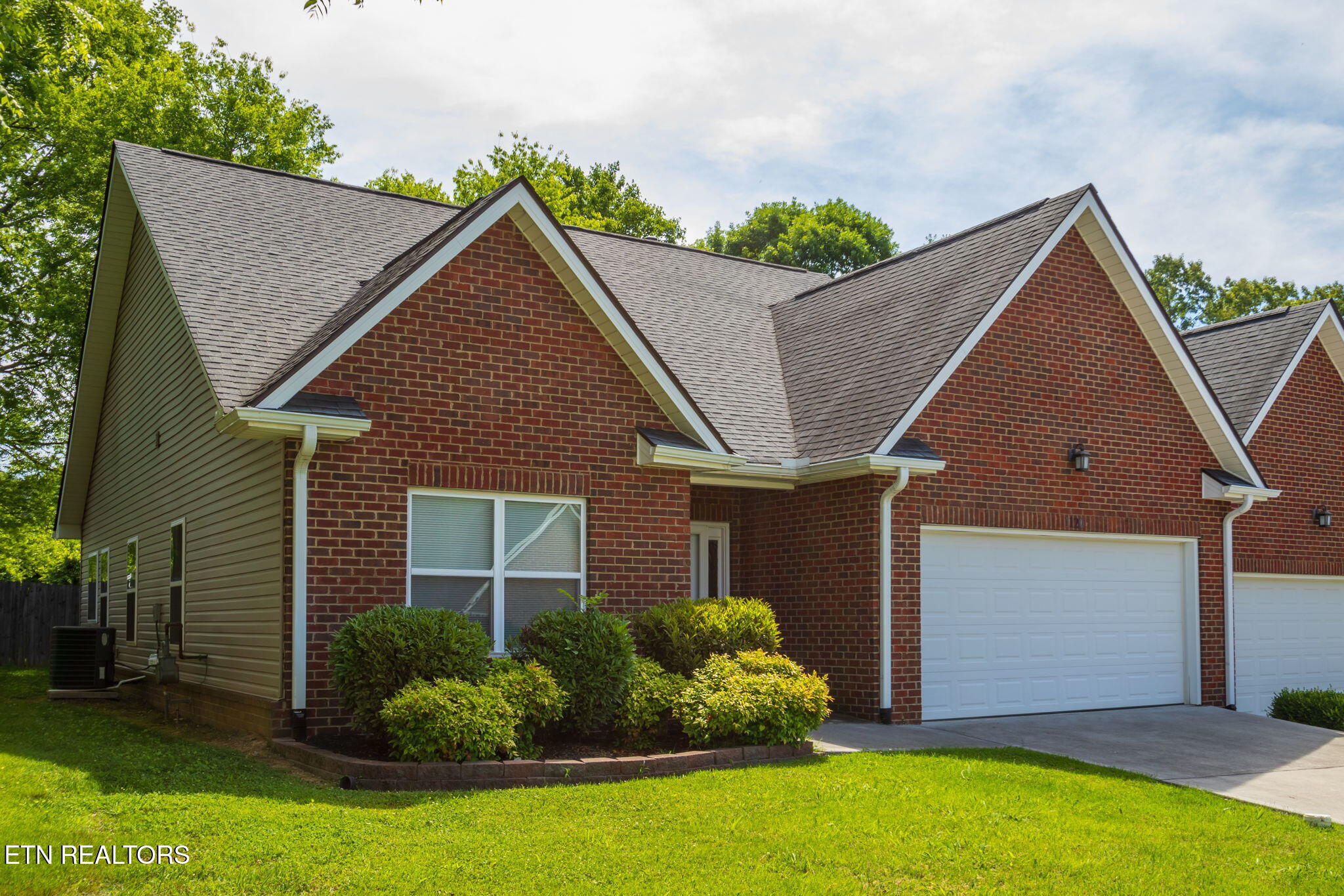 1120 Fellin View Way Sevierville TN 37876