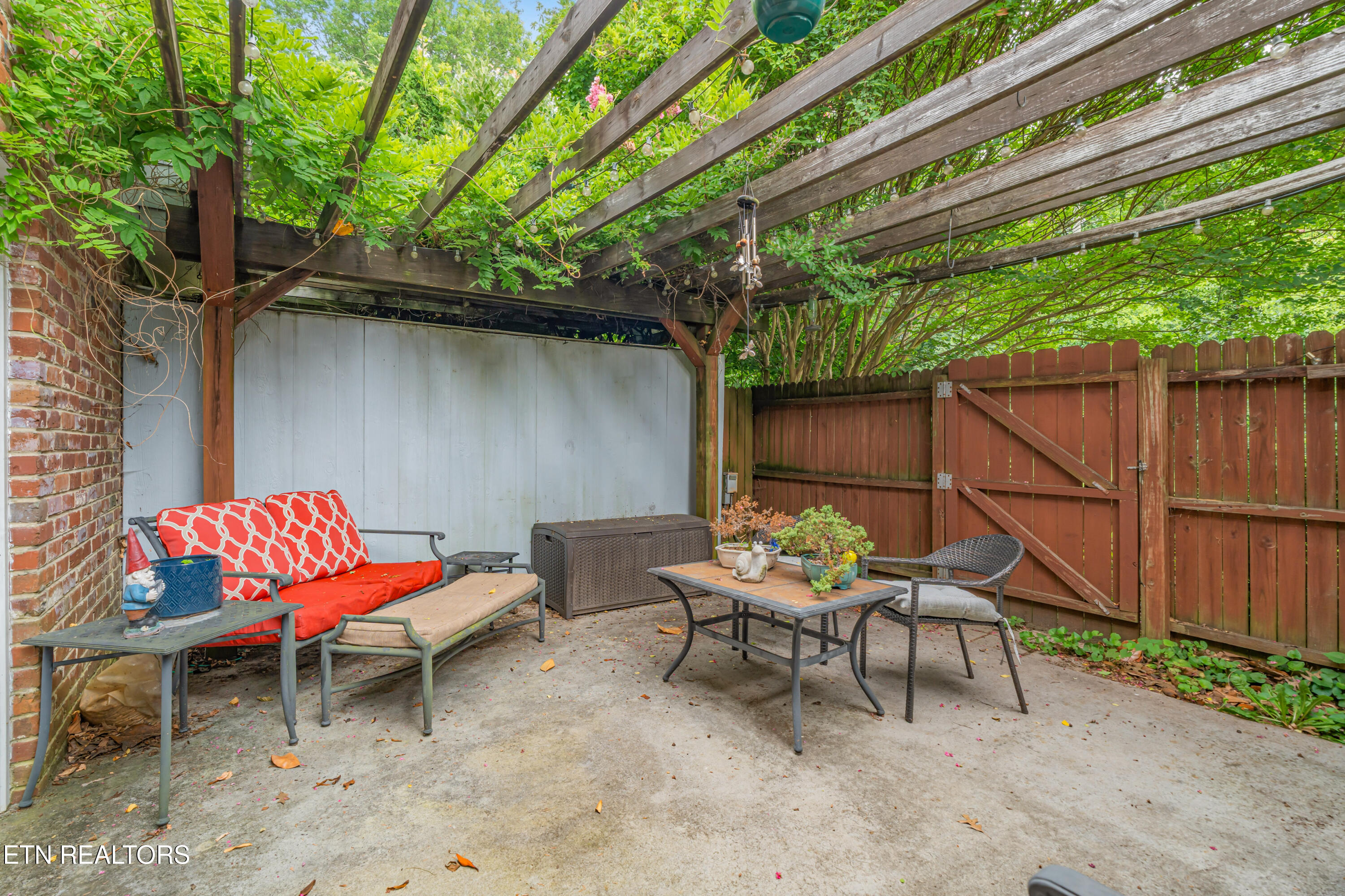 7021 Traditional Drive Knoxville TN 37909