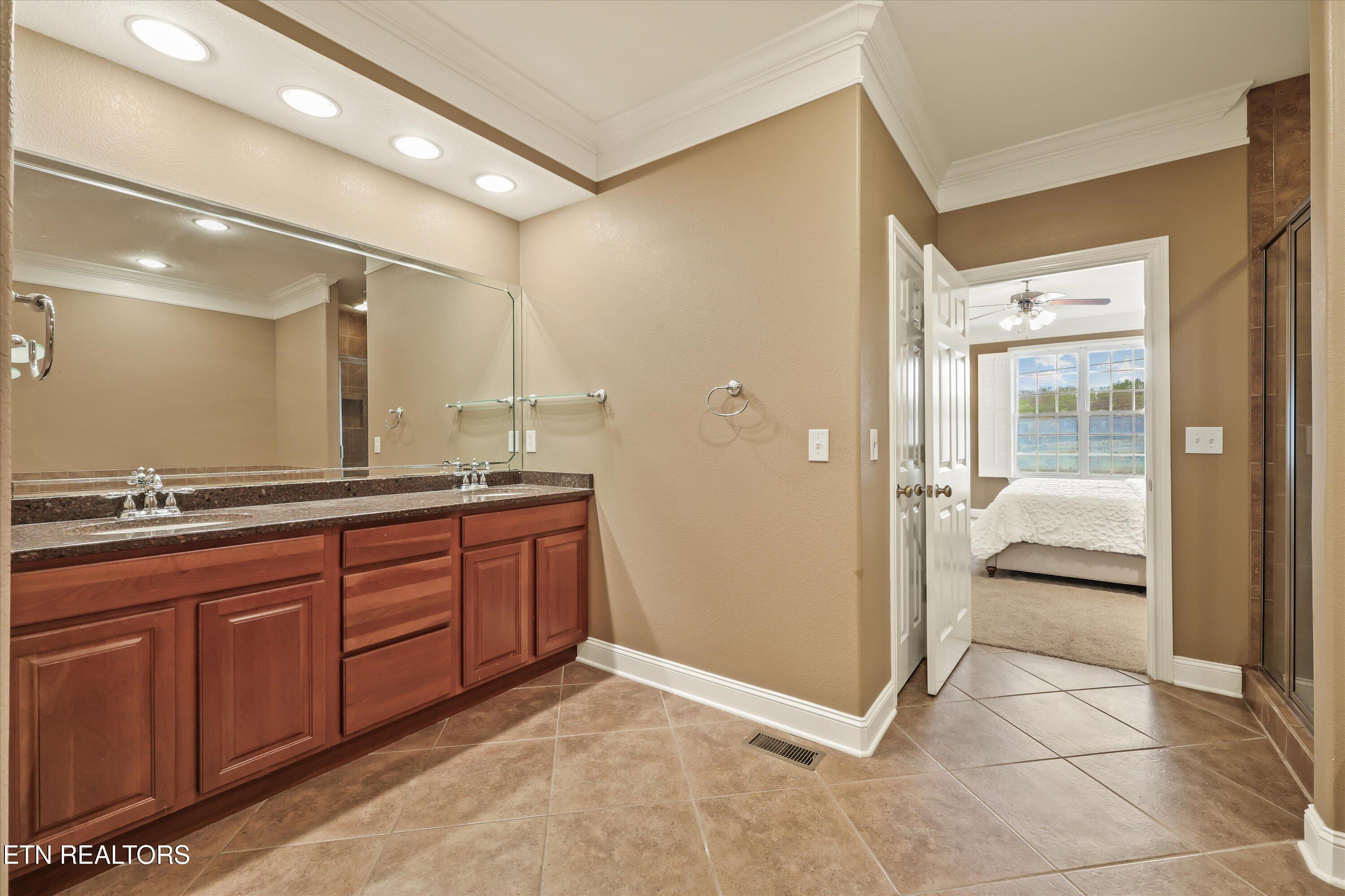 225 Waterford Circle Lenoir City TN 37772