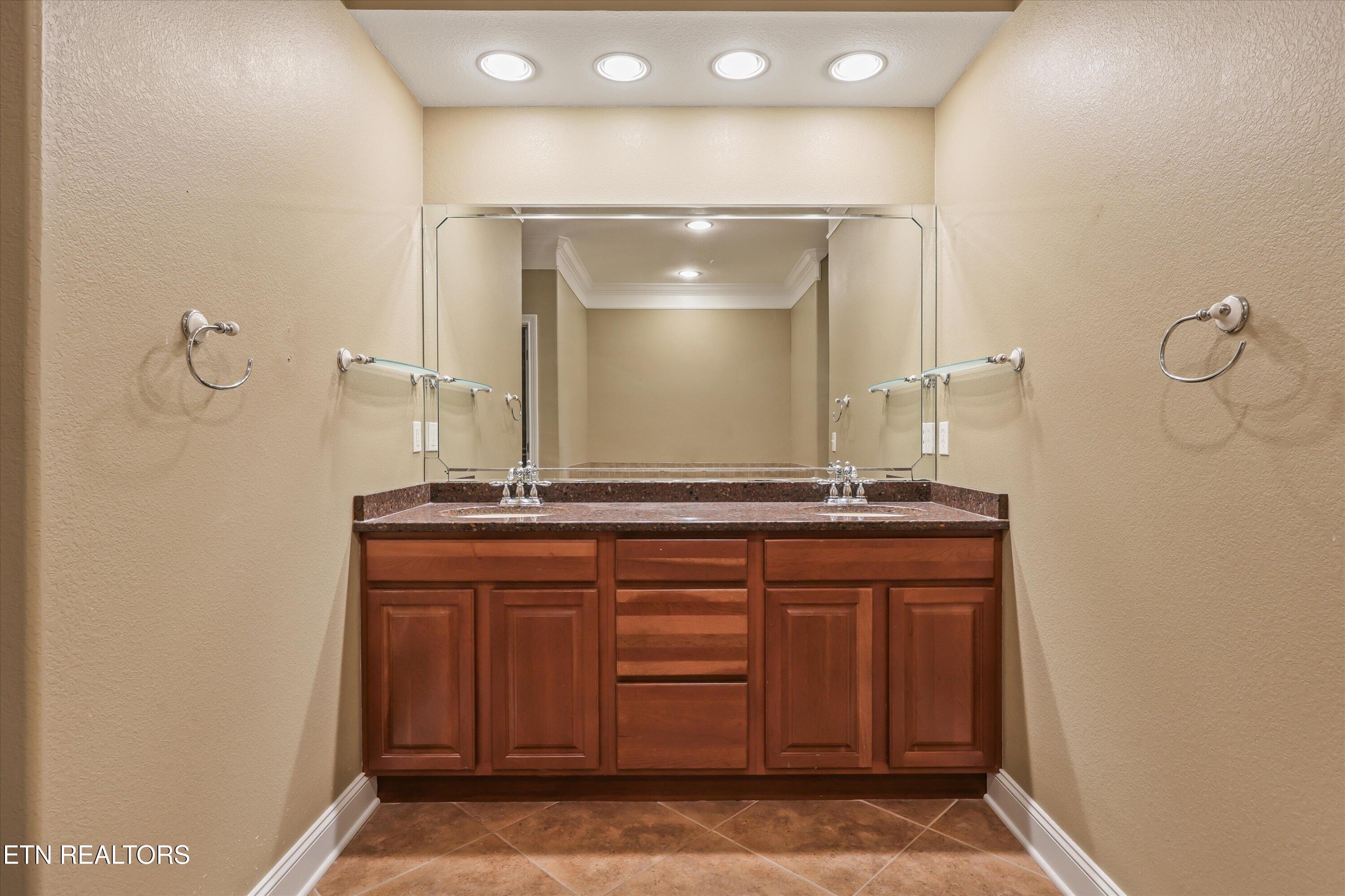 225 Waterford Circle Lenoir City TN 37772