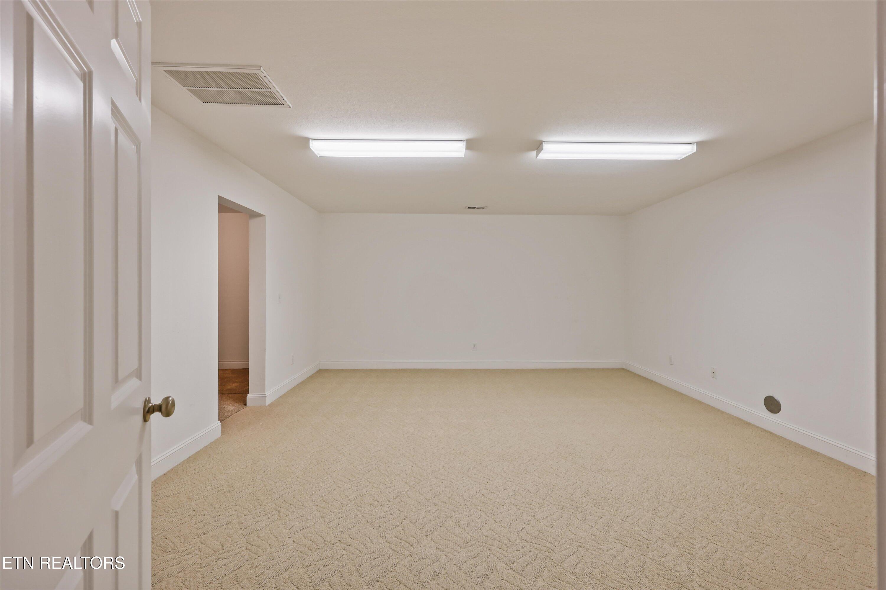 225 Waterford Circle Lenoir City TN 37772