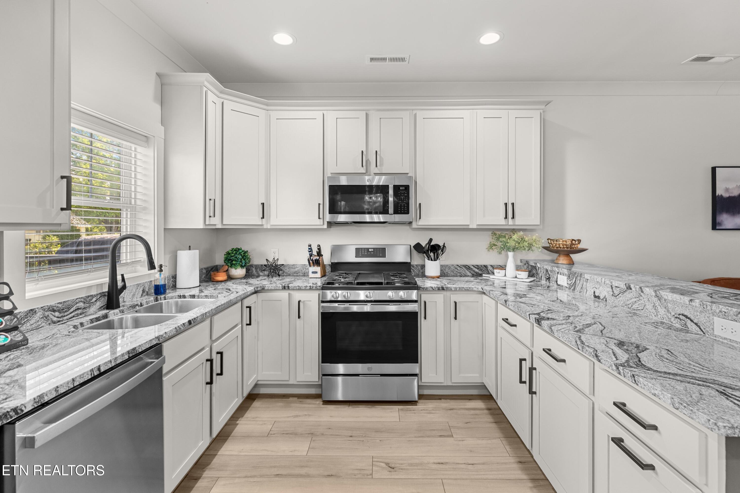 422 Fleeta Williams Way Pigeon Forge TN 37862