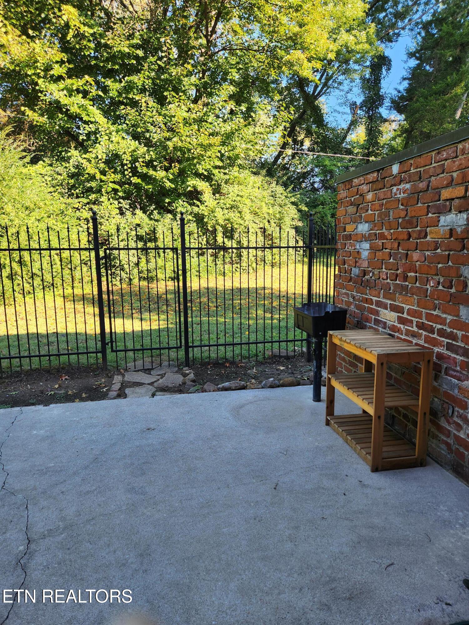 7041 Traditional Drive Knoxville TN 37909