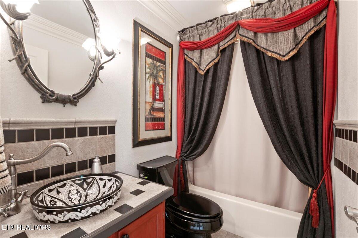 700 Shanghai Landing Lane Lafollette TN 37766