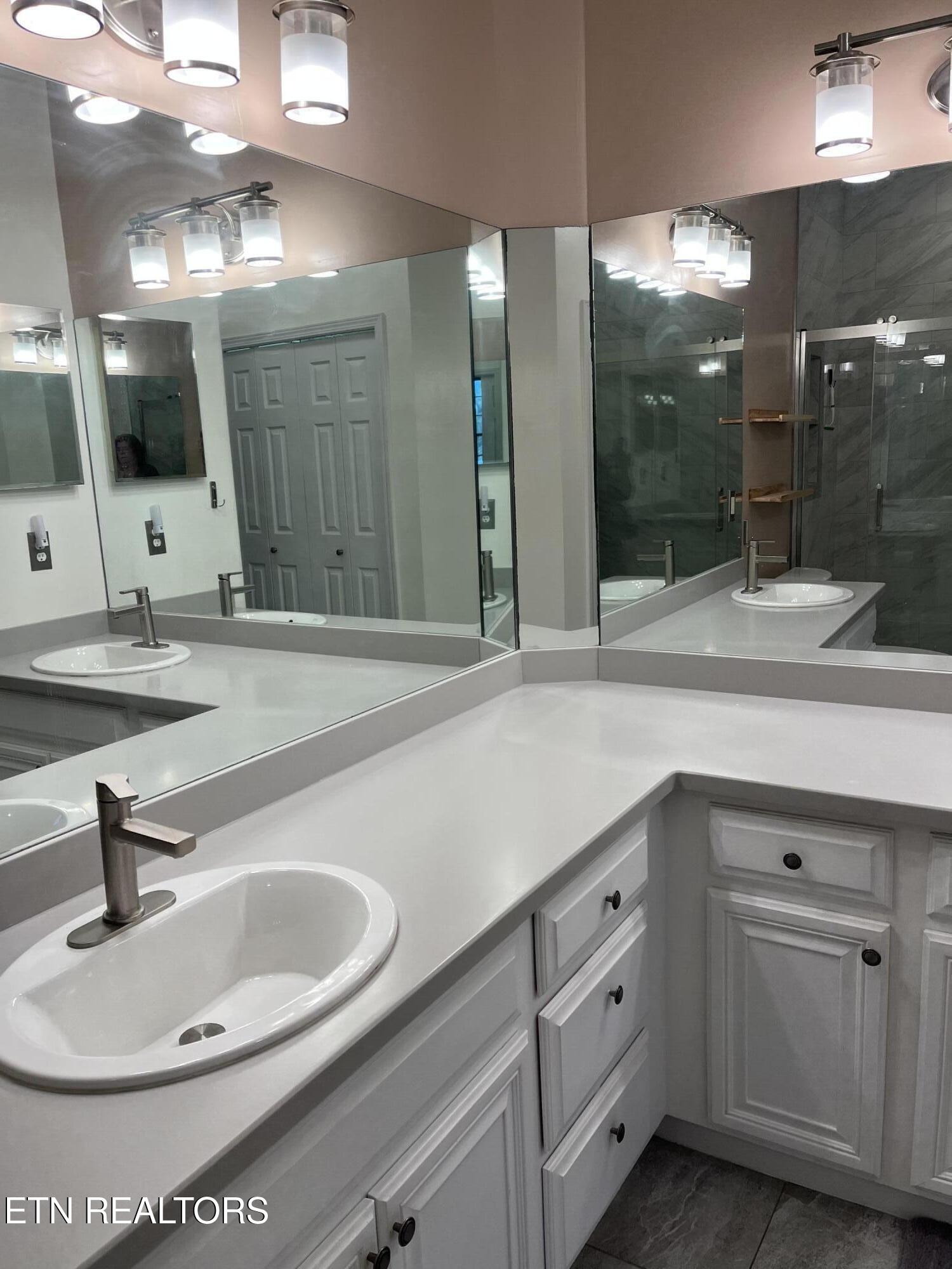 565 Rarity Bay Parkway Vonore TN 37885