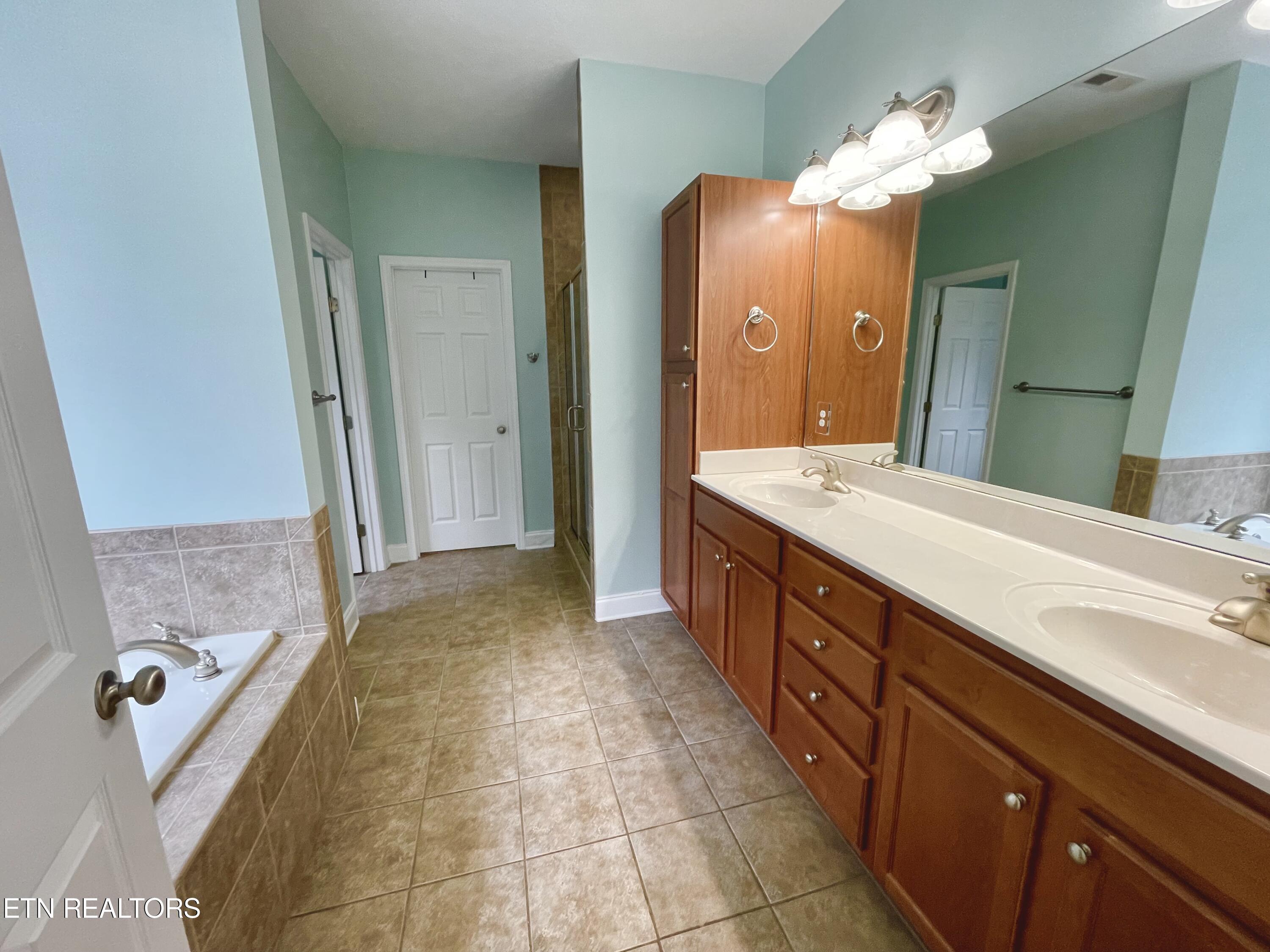 5551 Beverly Square Way Knoxville TN 37918