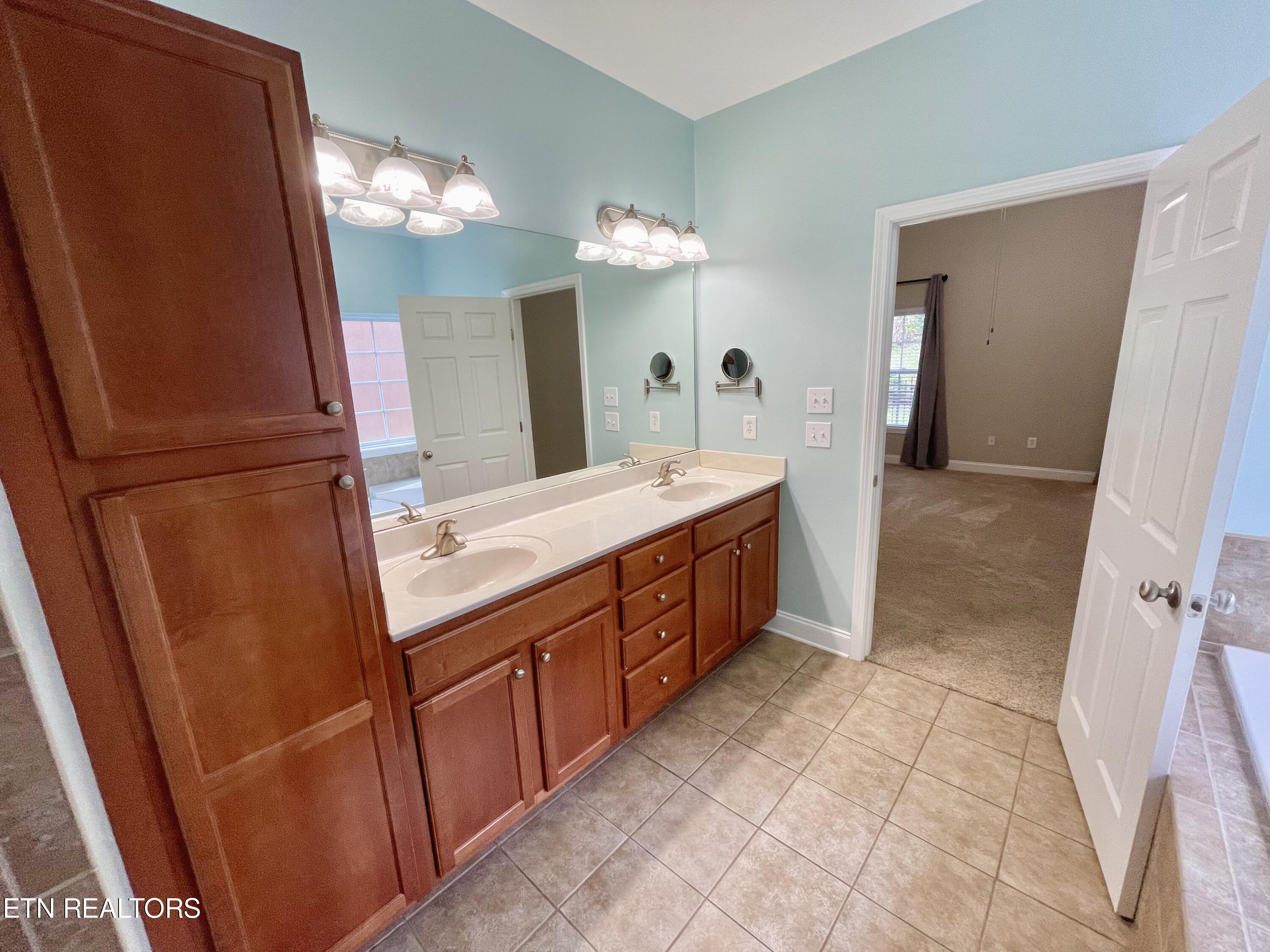 5551 Beverly Square Way Knoxville TN 37918