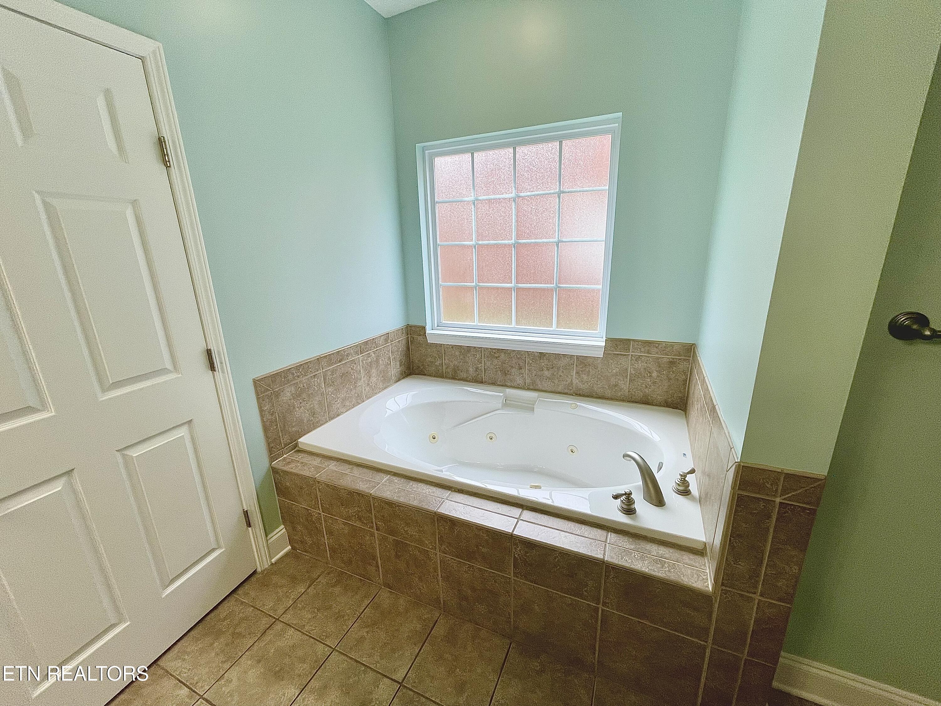 5551 Beverly Square Way Knoxville TN 37918