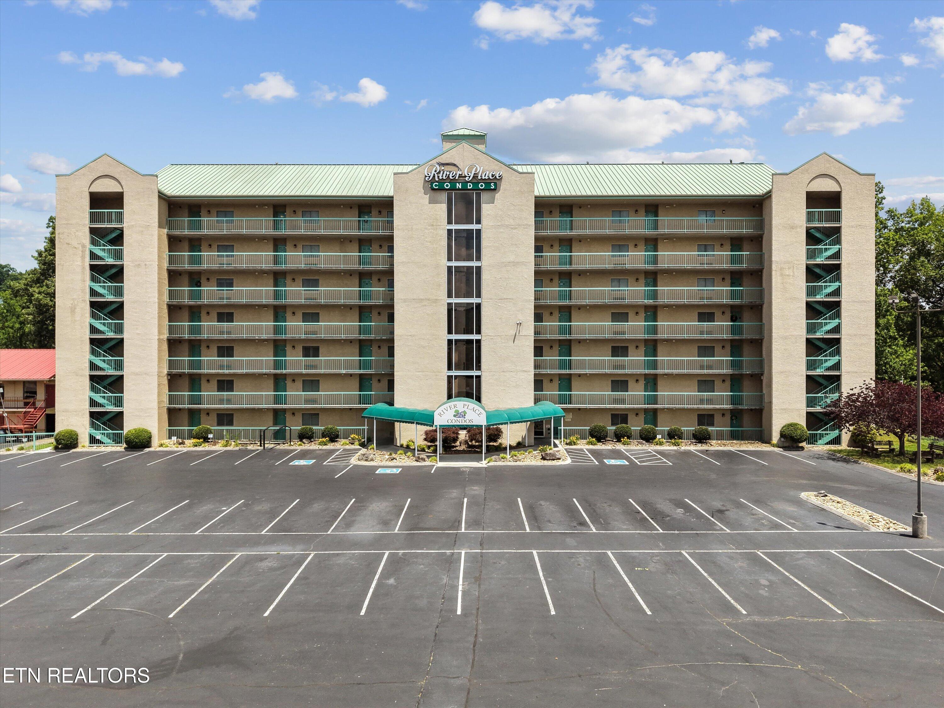 3215 N River Road Pigeon Forge TN 37863
