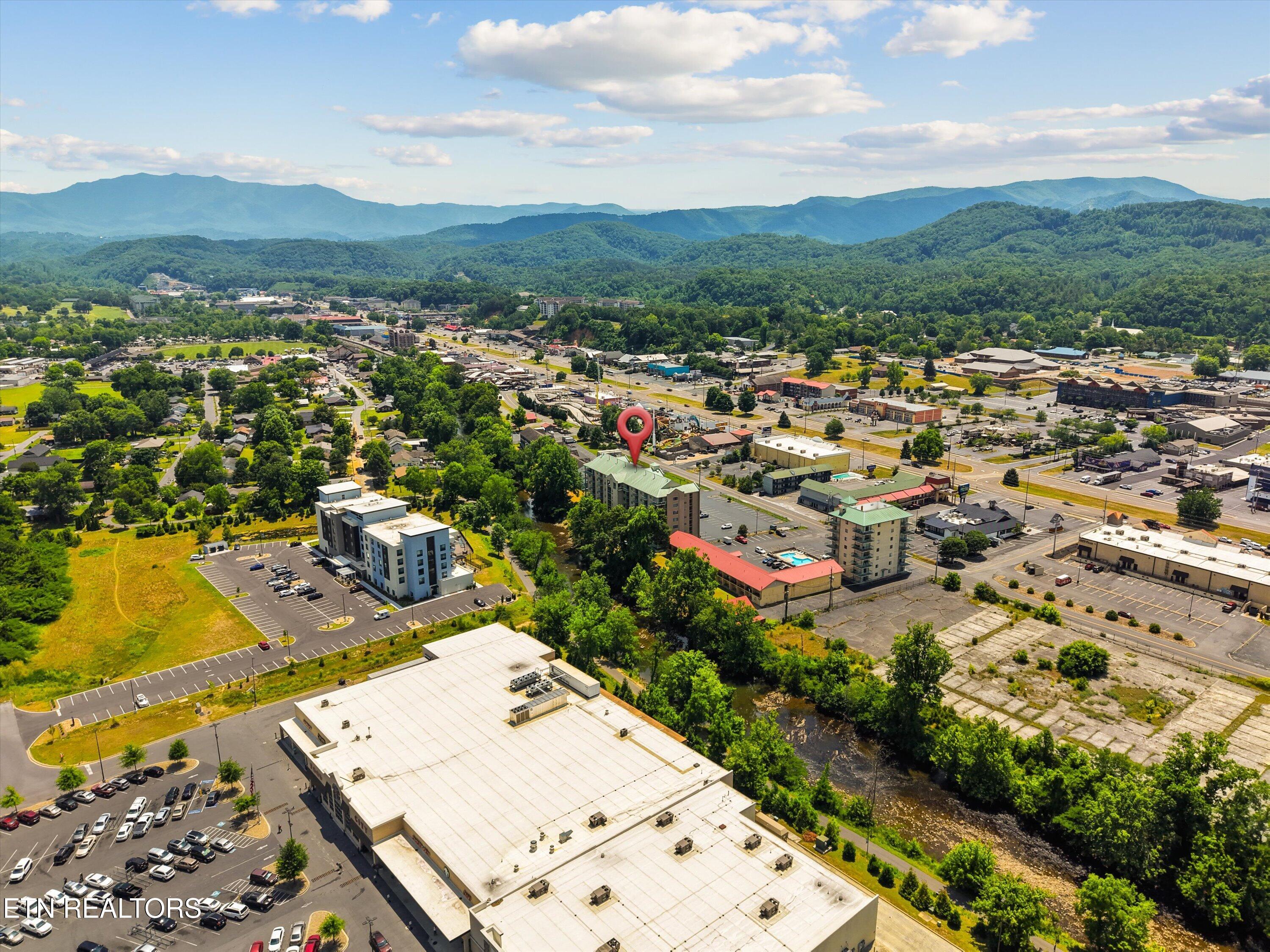 3215 N River Road Pigeon Forge TN 37863