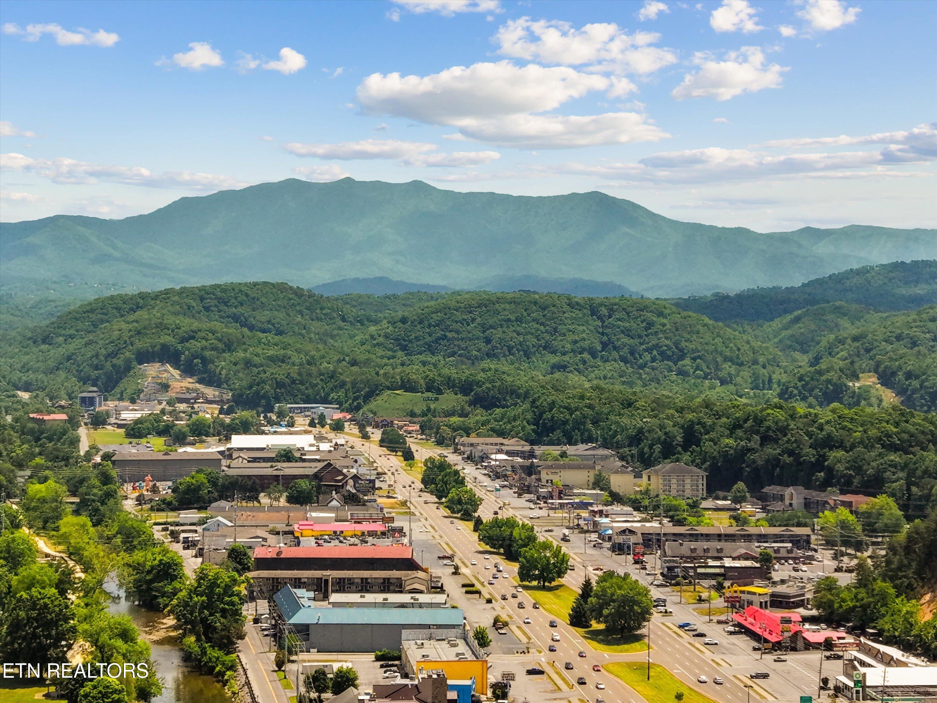 3215 N River Road Pigeon Forge TN 37863