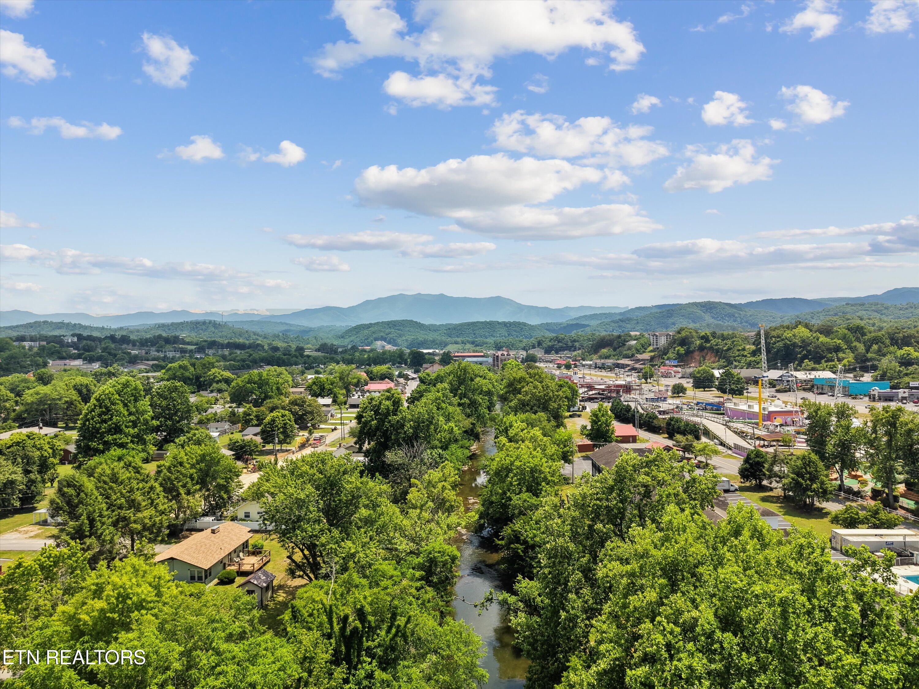 3215 N River Road Pigeon Forge TN 37863