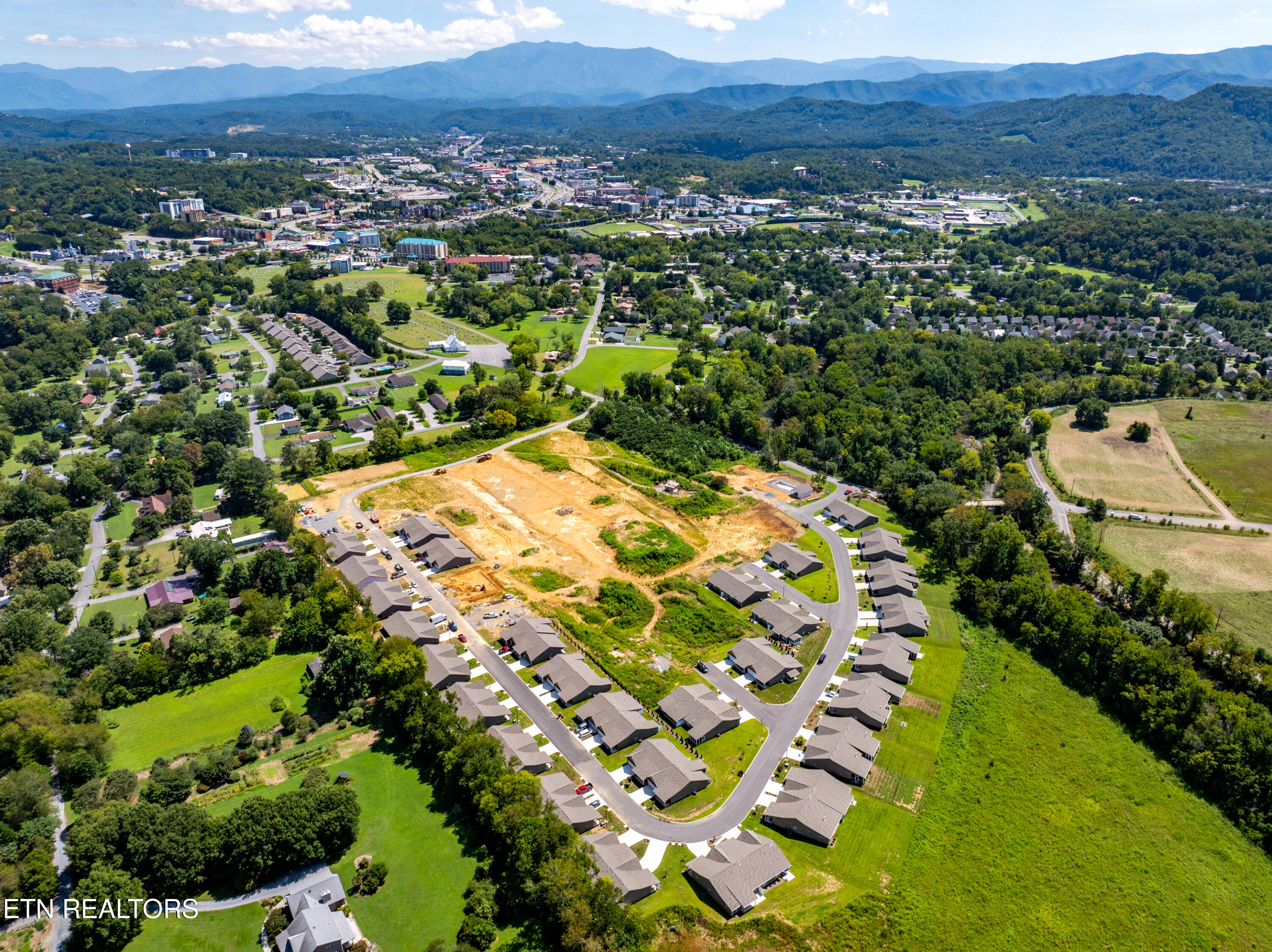 645 Snowflower Circle Pigeon Forge TN 37863