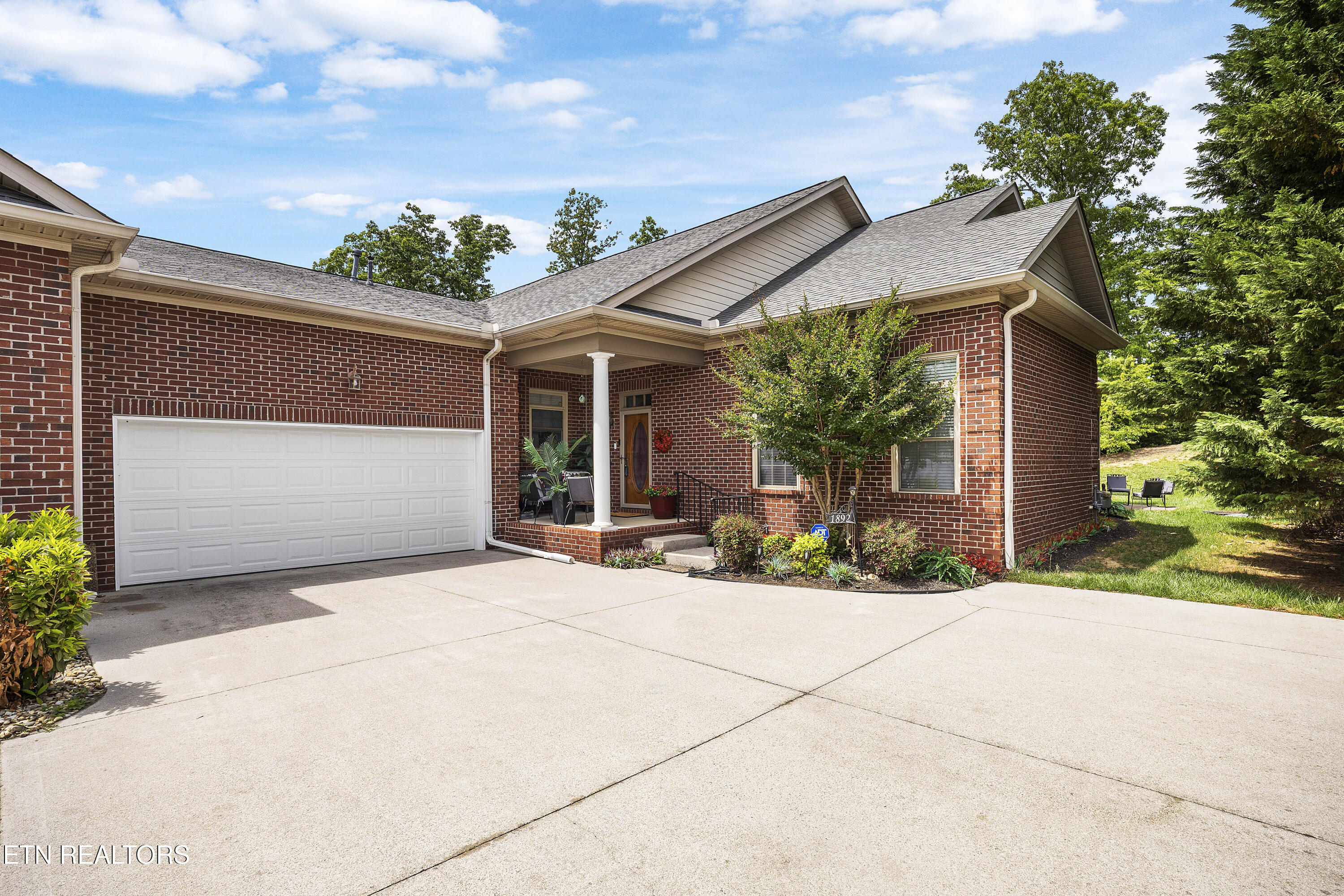 1892 Mountain Drive Lenoir City TN 37772