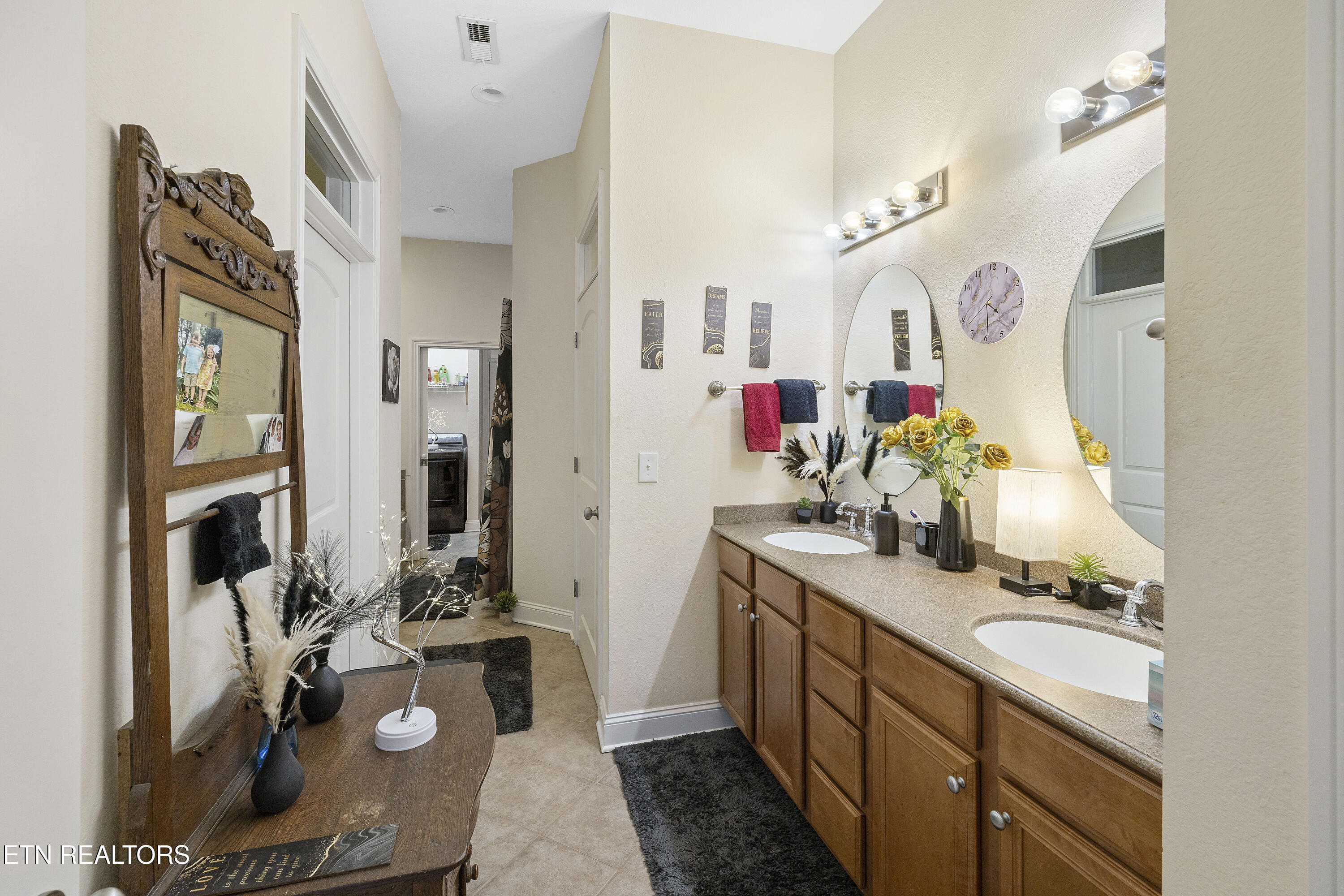1892 Mountain Drive Lenoir City TN 37772