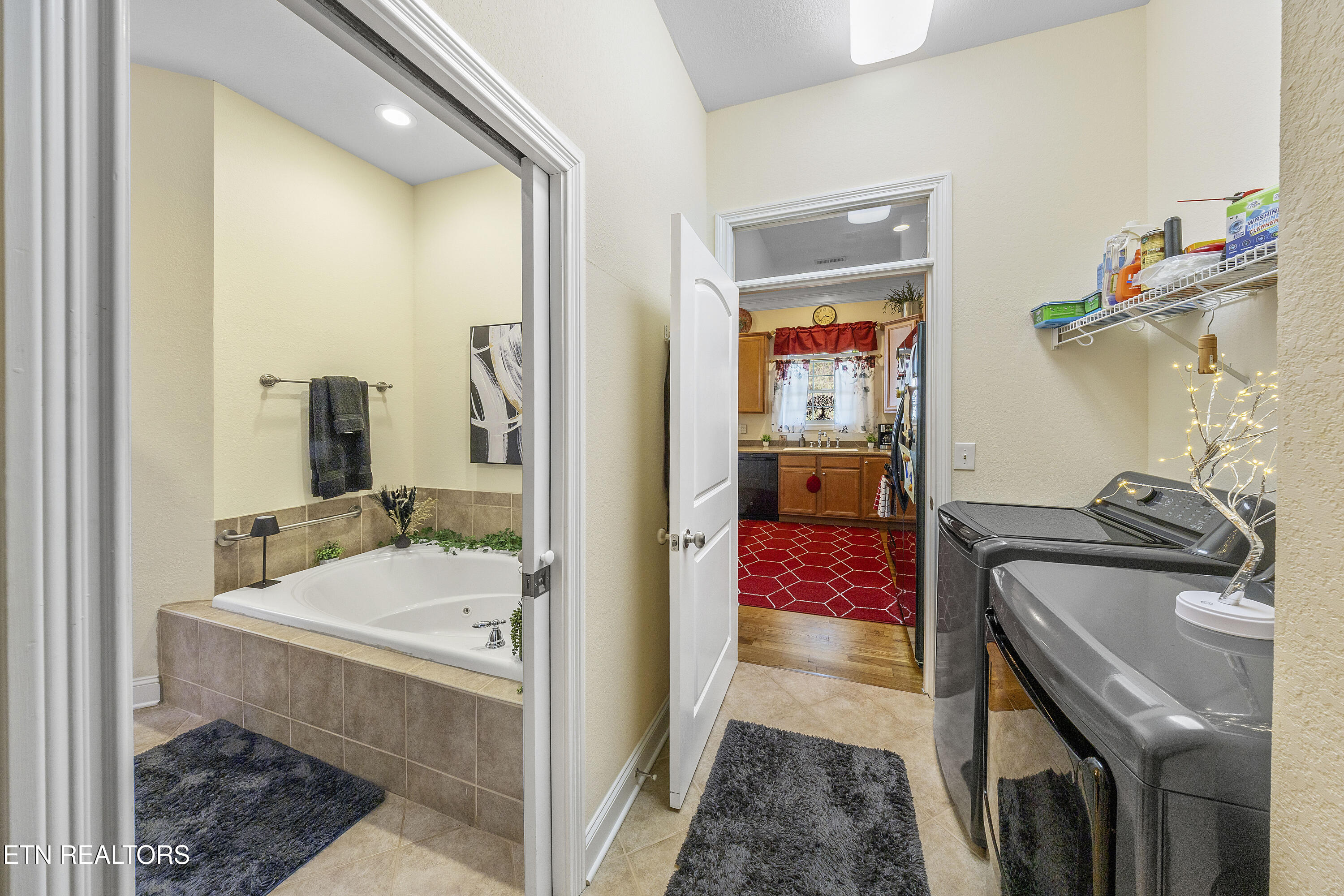 1892 Mountain Drive Lenoir City TN 37772