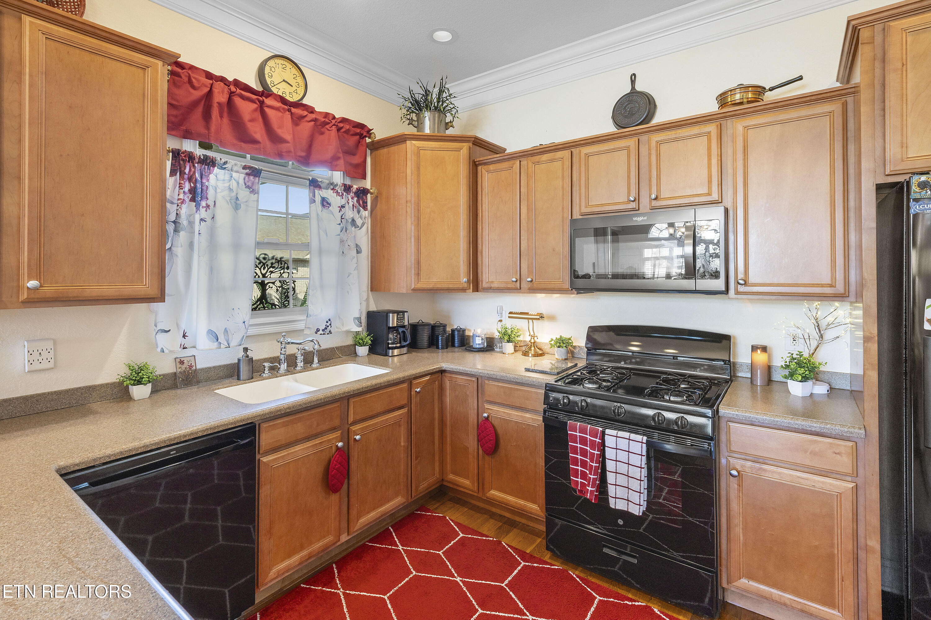 1892 Mountain Drive Lenoir City TN 37772