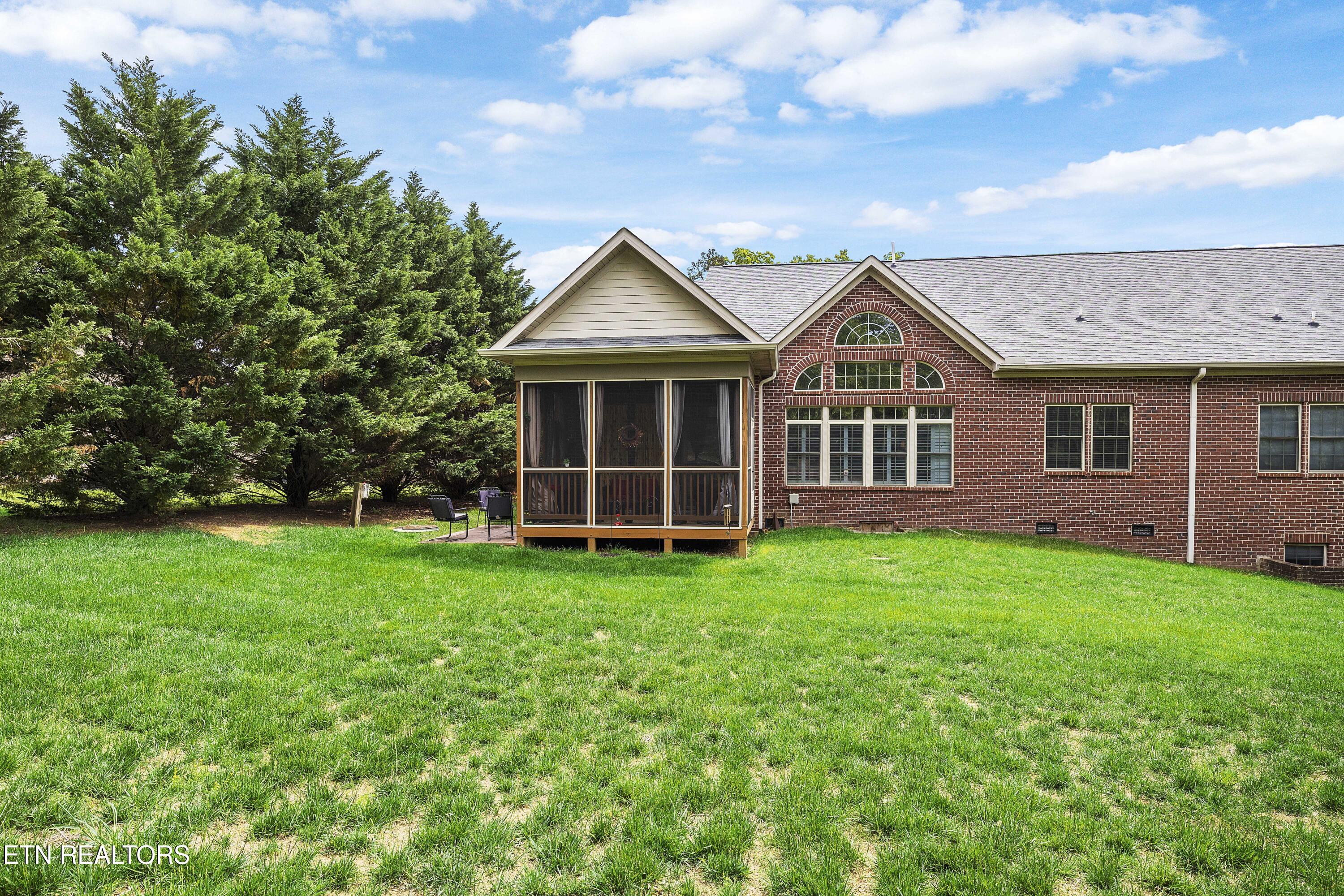1892 Mountain Drive Lenoir City TN 37772