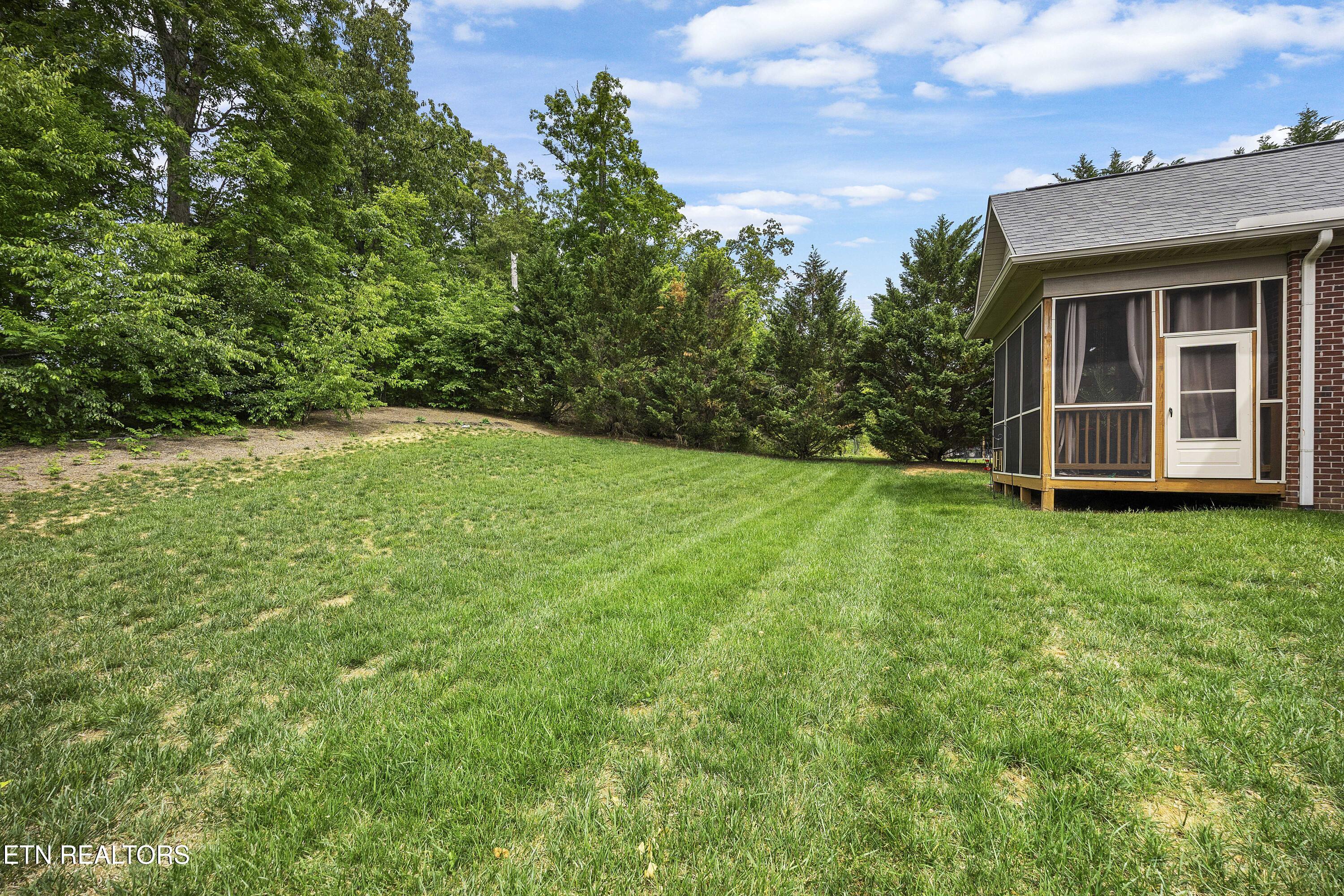 1892 Mountain Drive Lenoir City TN 37772