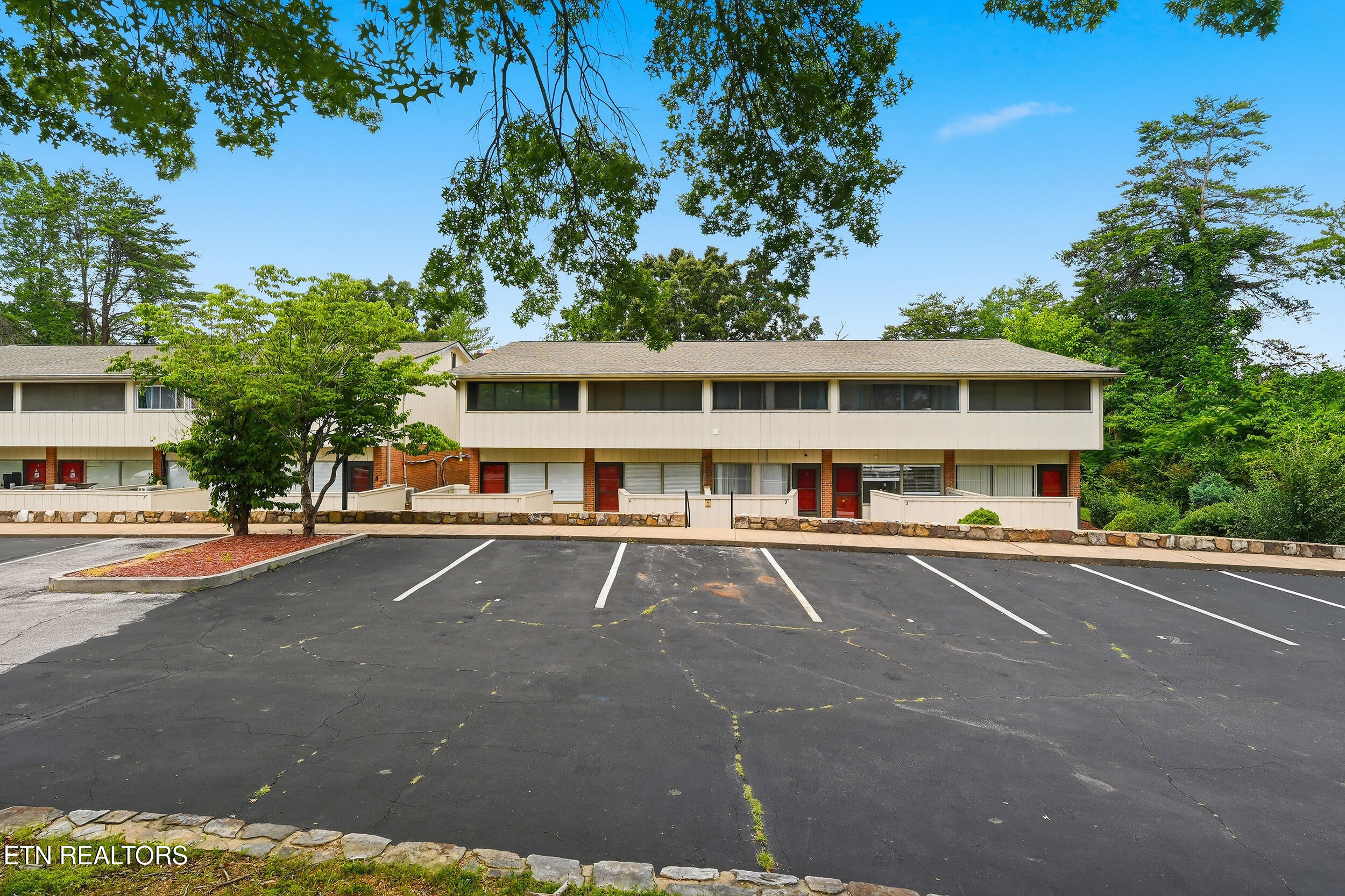 2806 Suncrest Road Pigeon Forge TN 37863