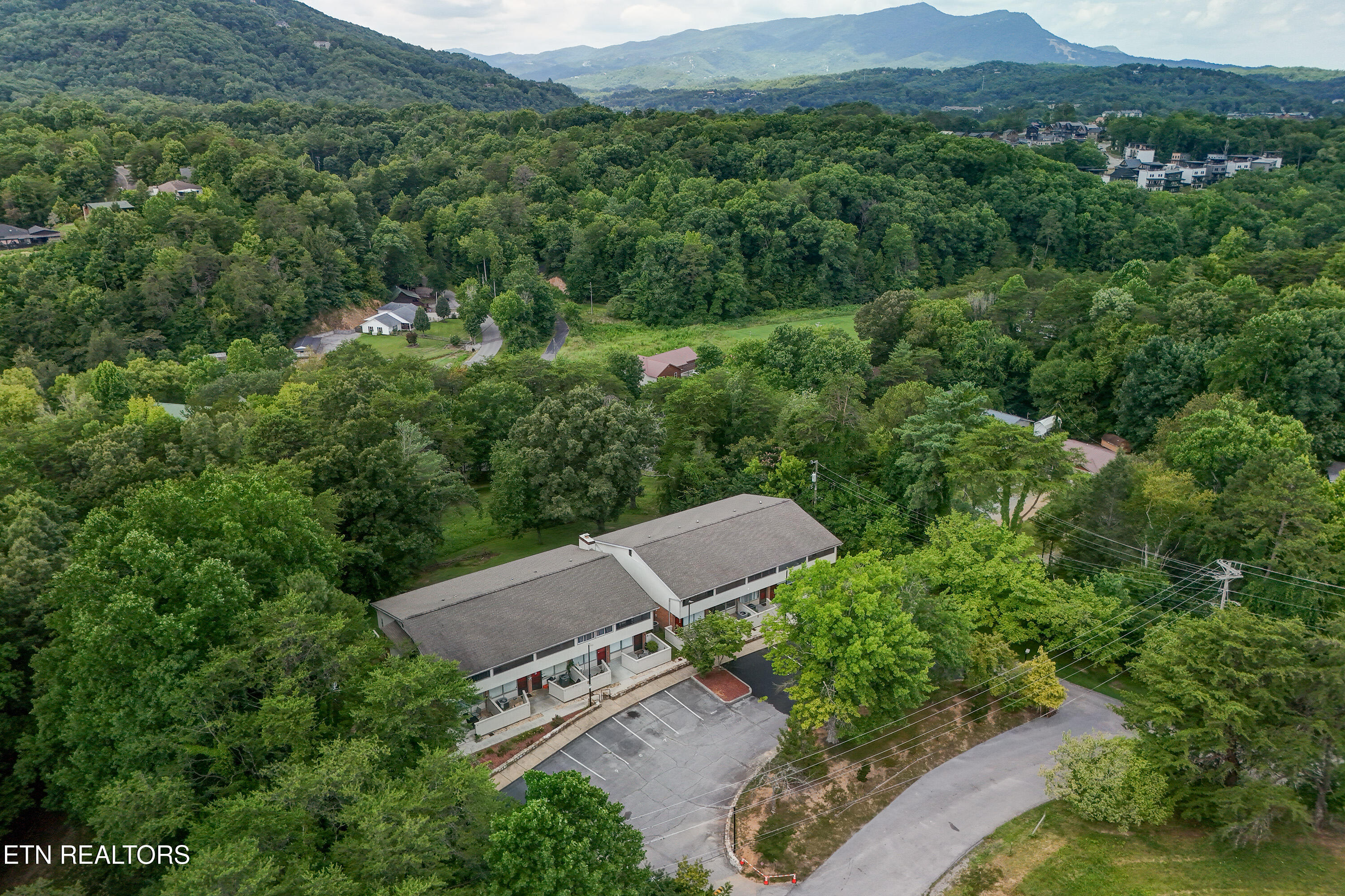 2806 Suncrest Road Pigeon Forge TN 37863