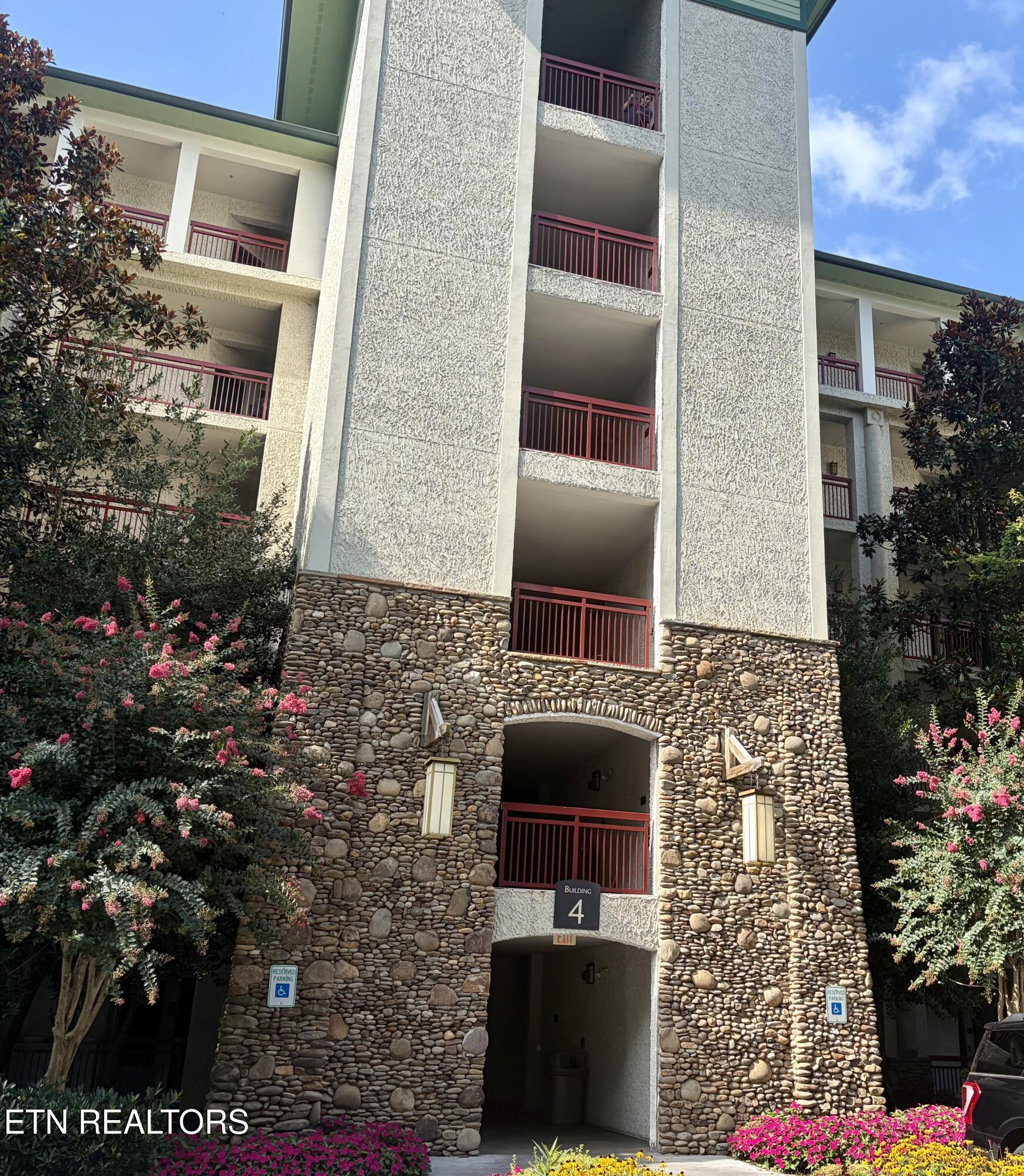 212 Dollywood Lane Pigeon Forge TN 37863