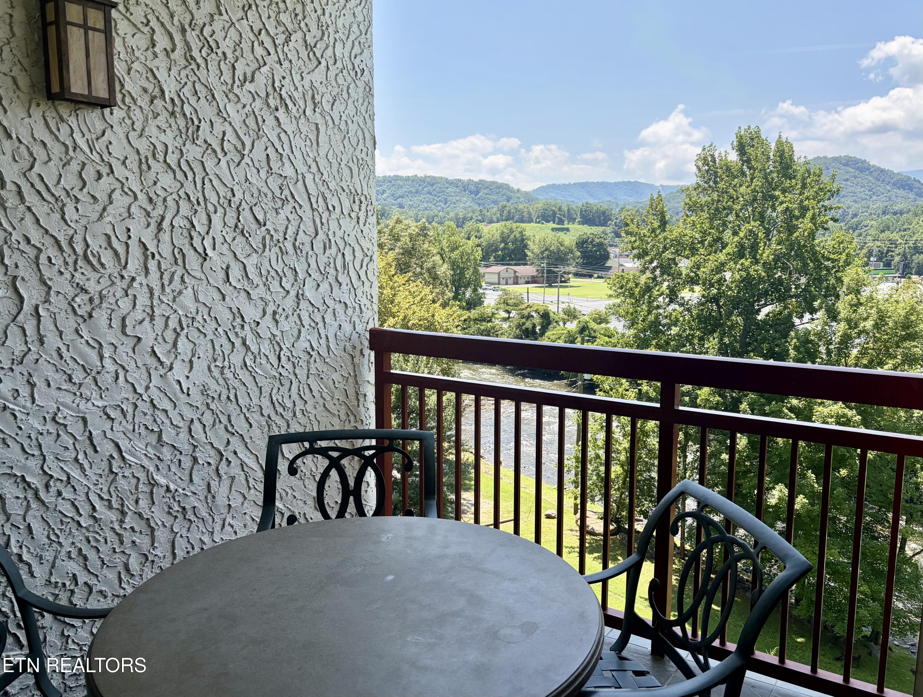 212 Dollywood Lane Pigeon Forge TN 37863