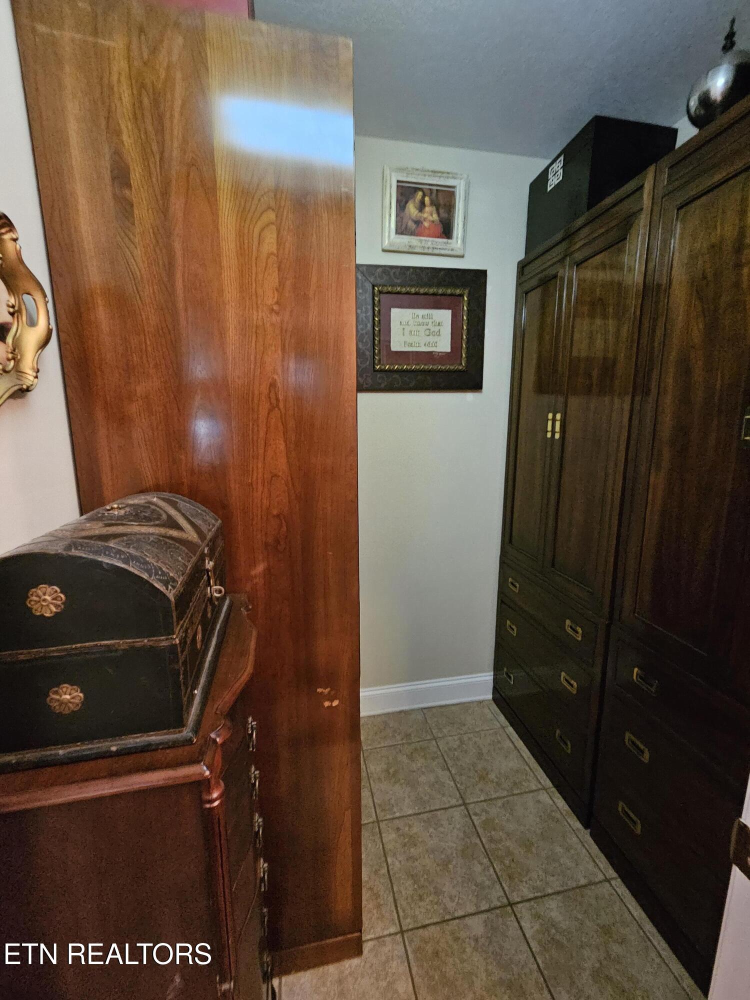 2733 Knob Creek Lane Knoxville TN 37912