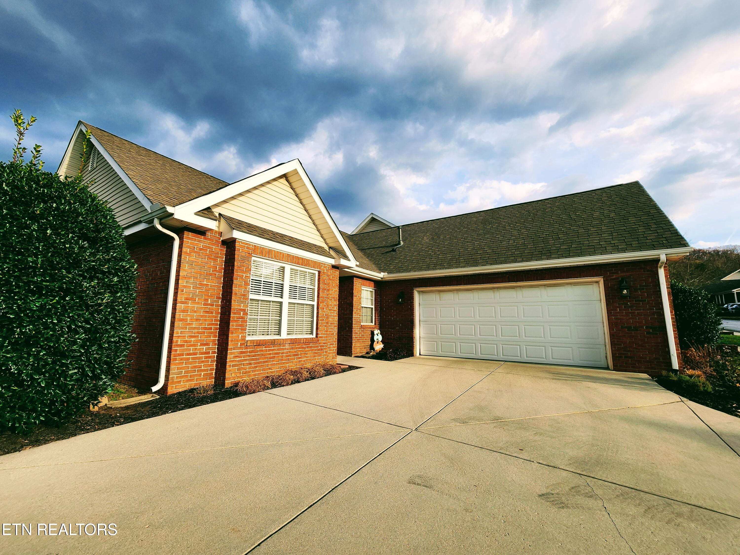 7038 Winter Oaks Way Knoxville TN 37918