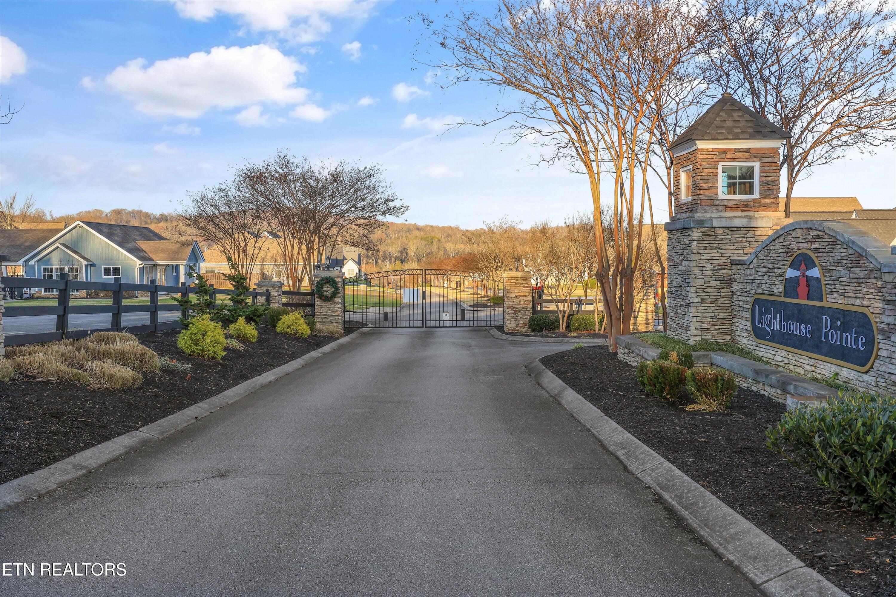305 Charleston Light Loudon TN 37774