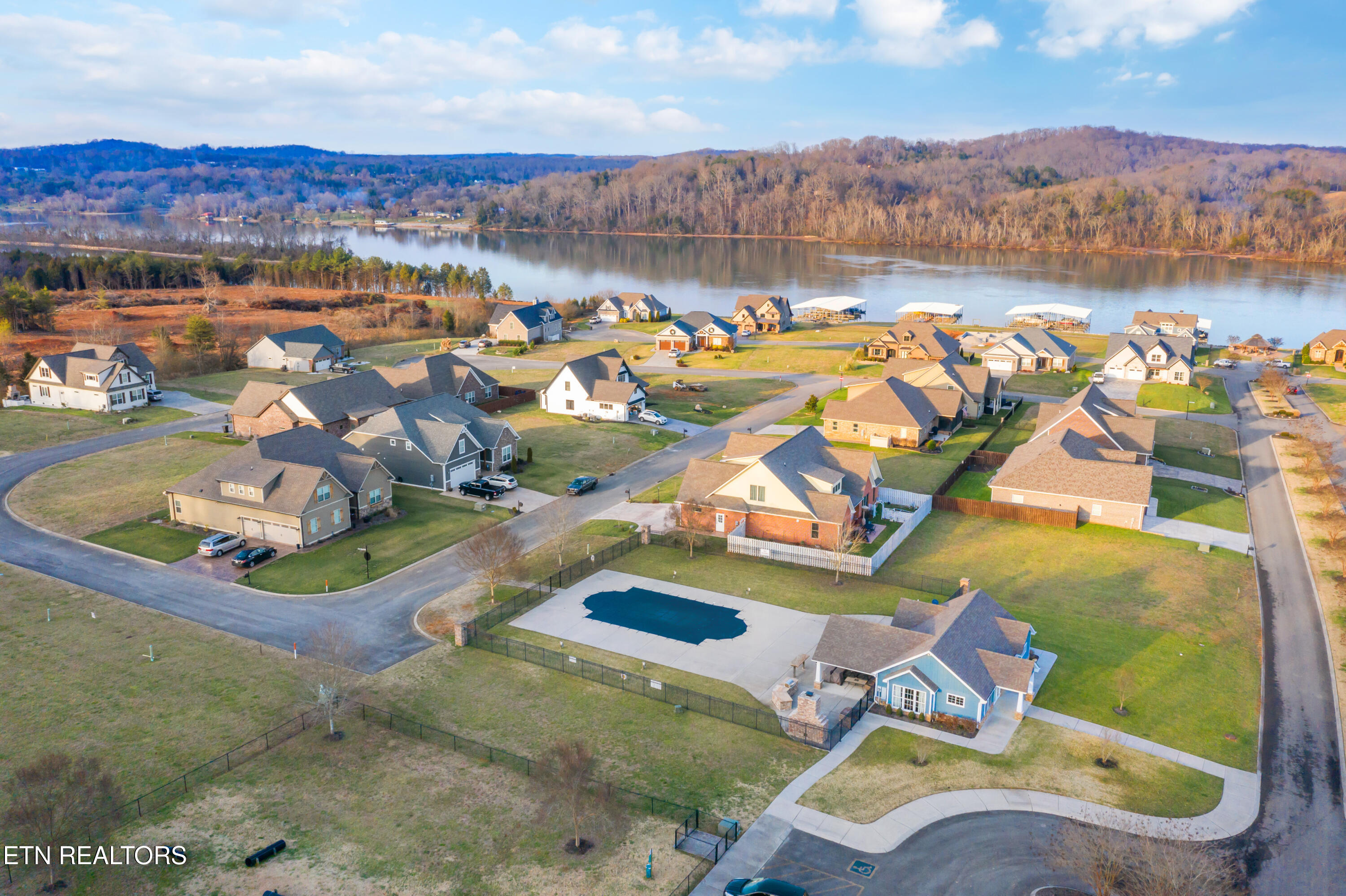 305 Charleston Light Loudon TN 37774