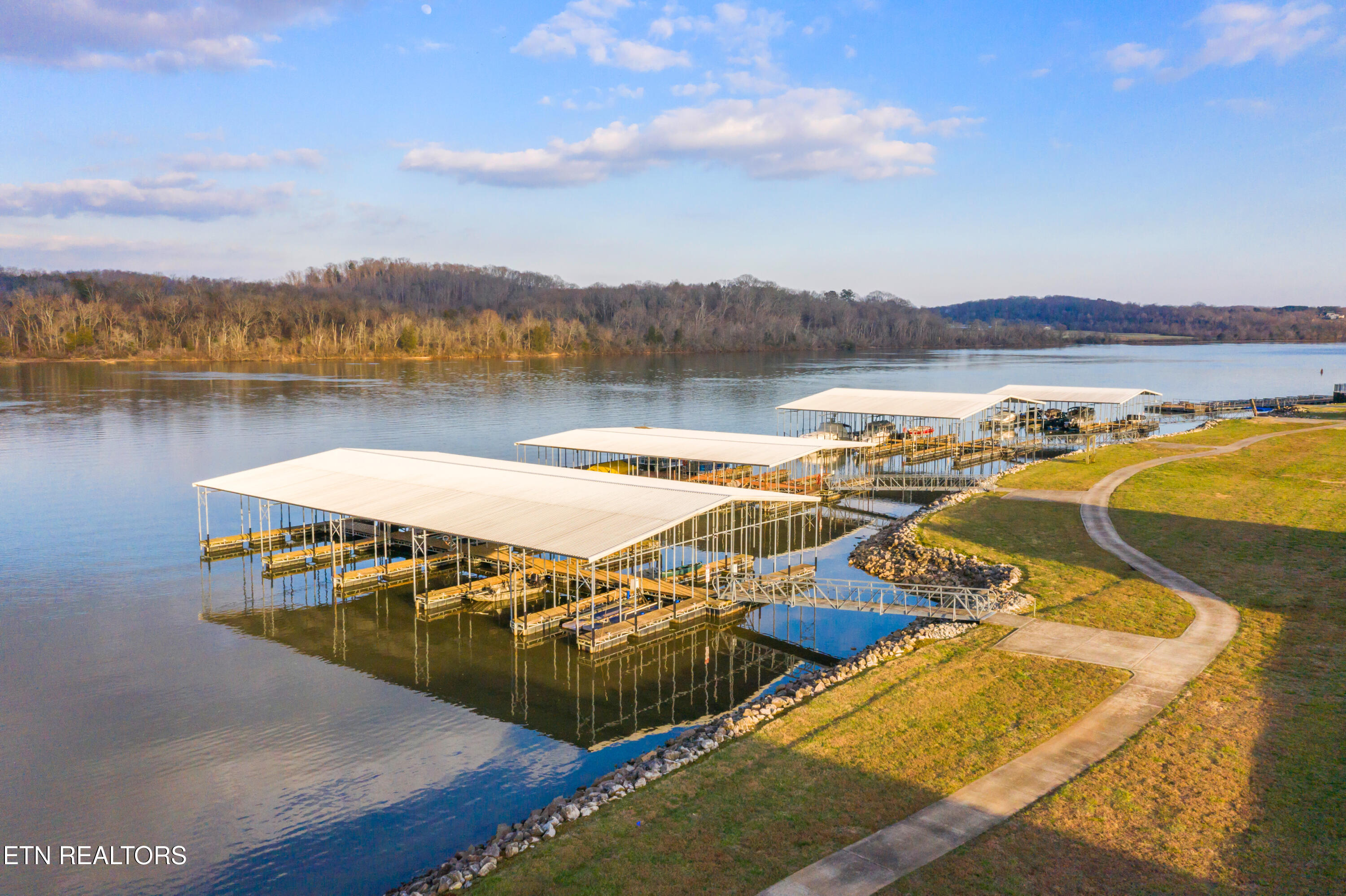 305 Charleston Light Loudon TN 37774