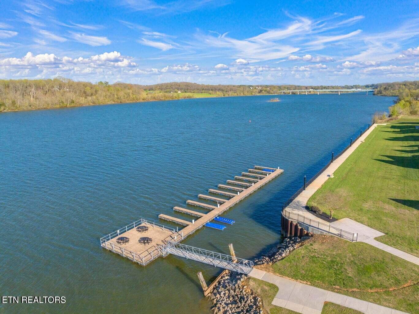 305 Charleston Light Loudon TN 37774
